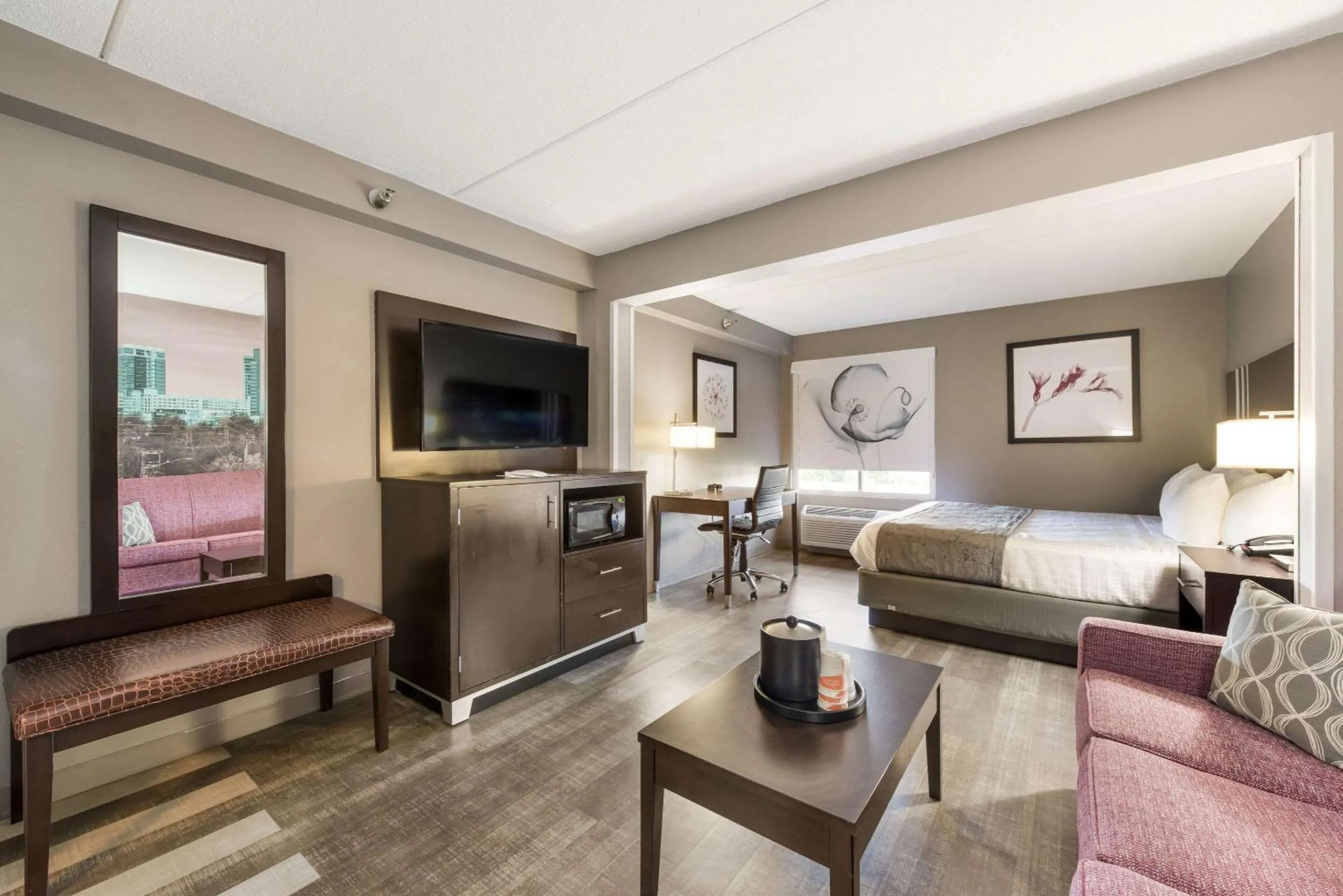 Bedroom in Clarion Pointe Greensboro Airport