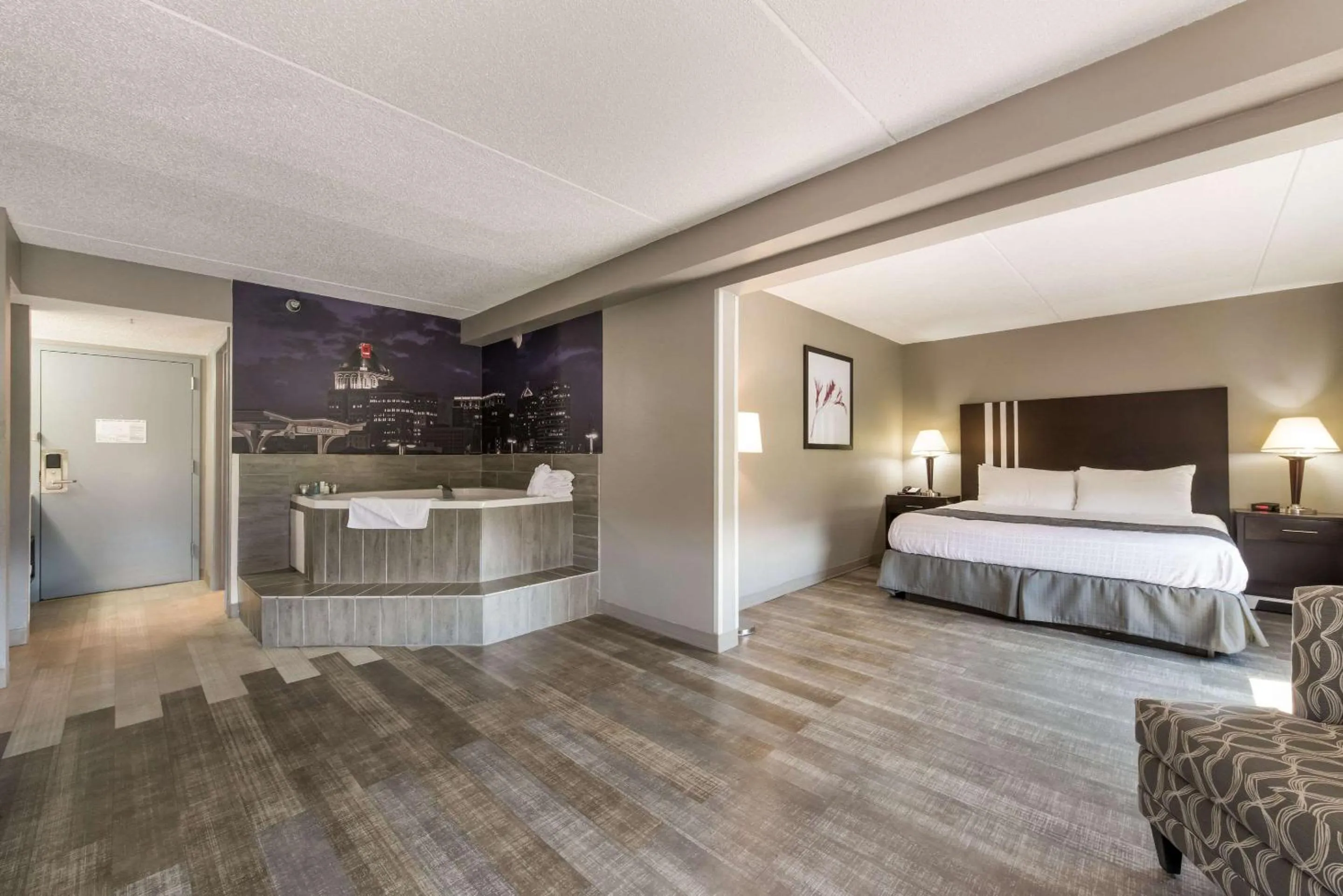 Bedroom, Bed in Clarion Pointe Greensboro Airport