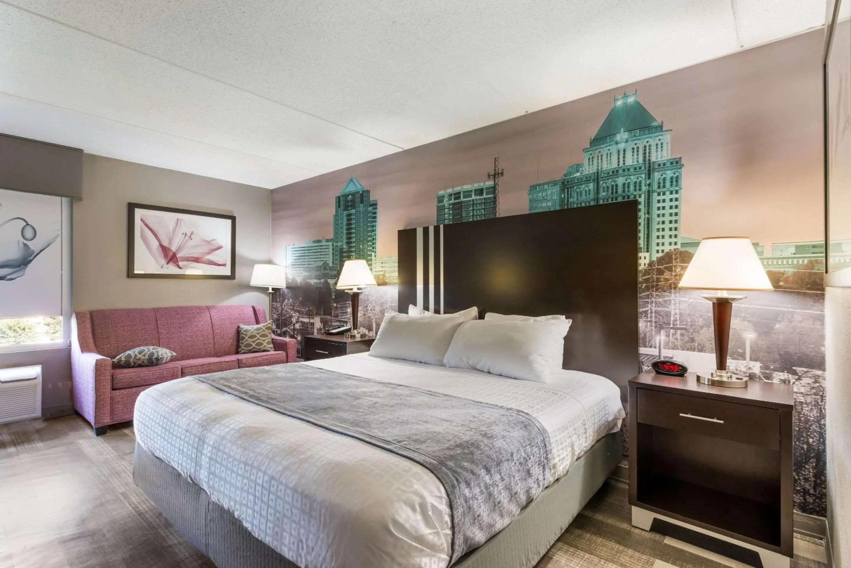 Bedroom, Bed in Clarion Pointe Greensboro Airport