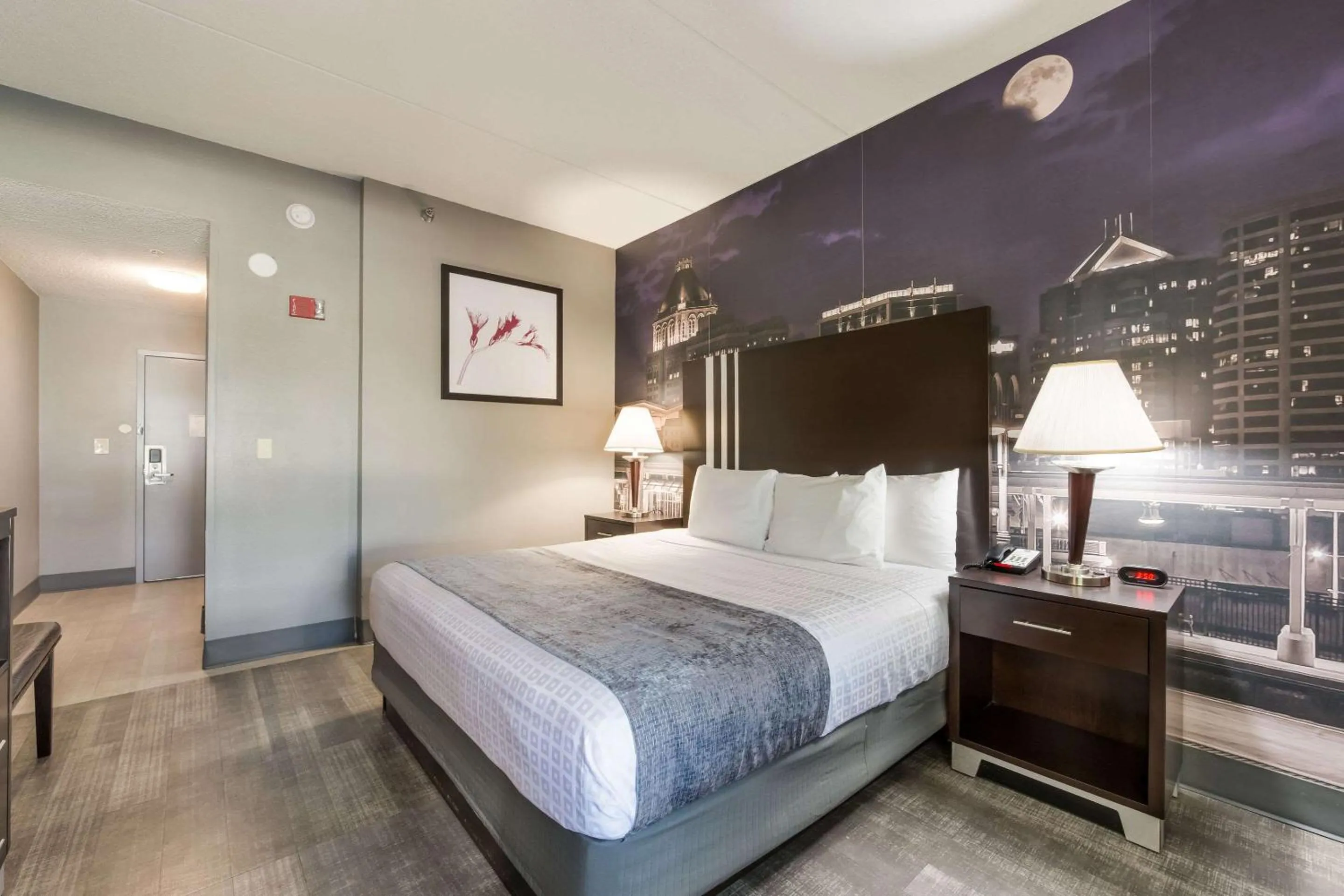 Bedroom, Bed in Clarion Pointe Greensboro Airport