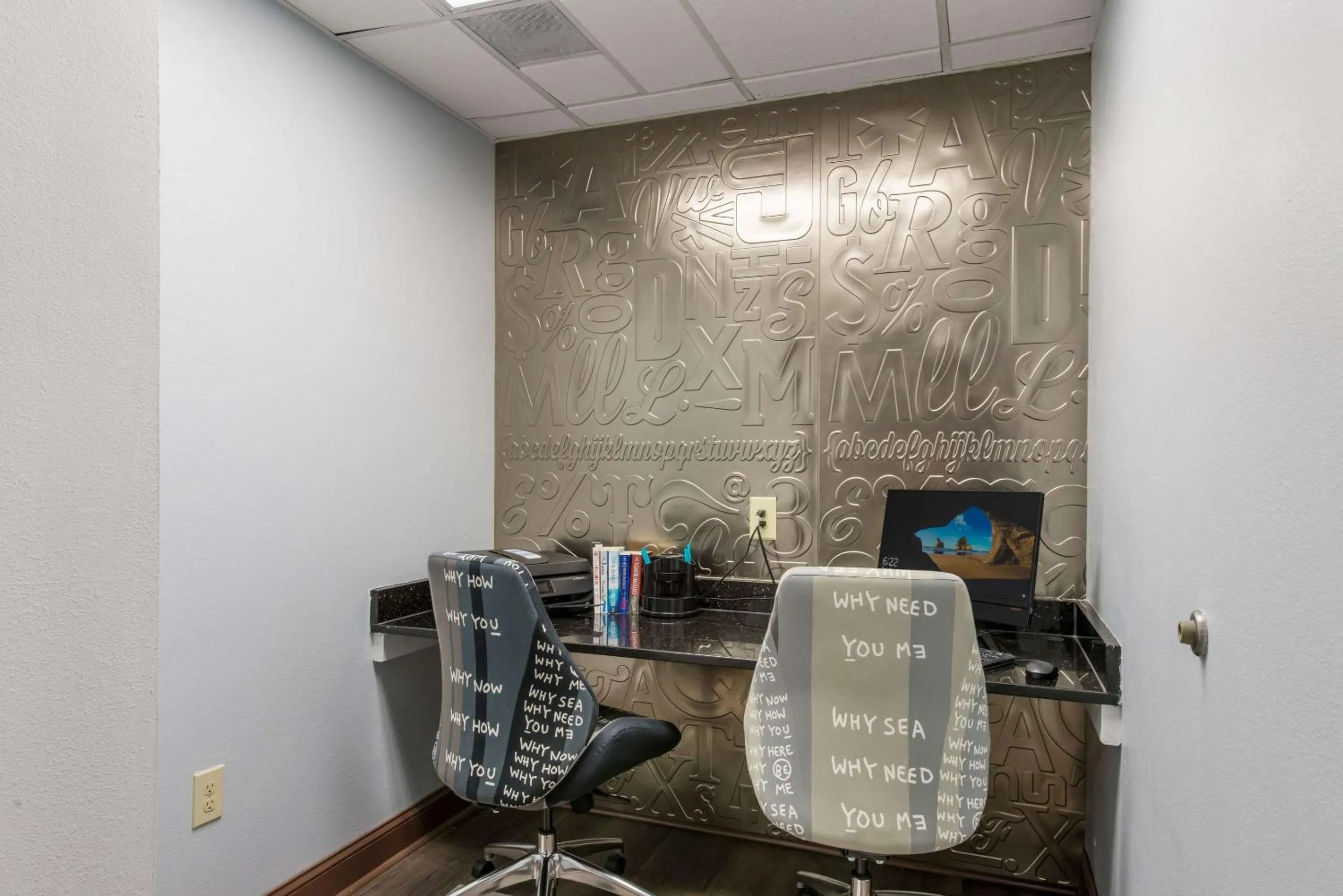 Business facilities in Clarion Pointe Greensboro Airport
