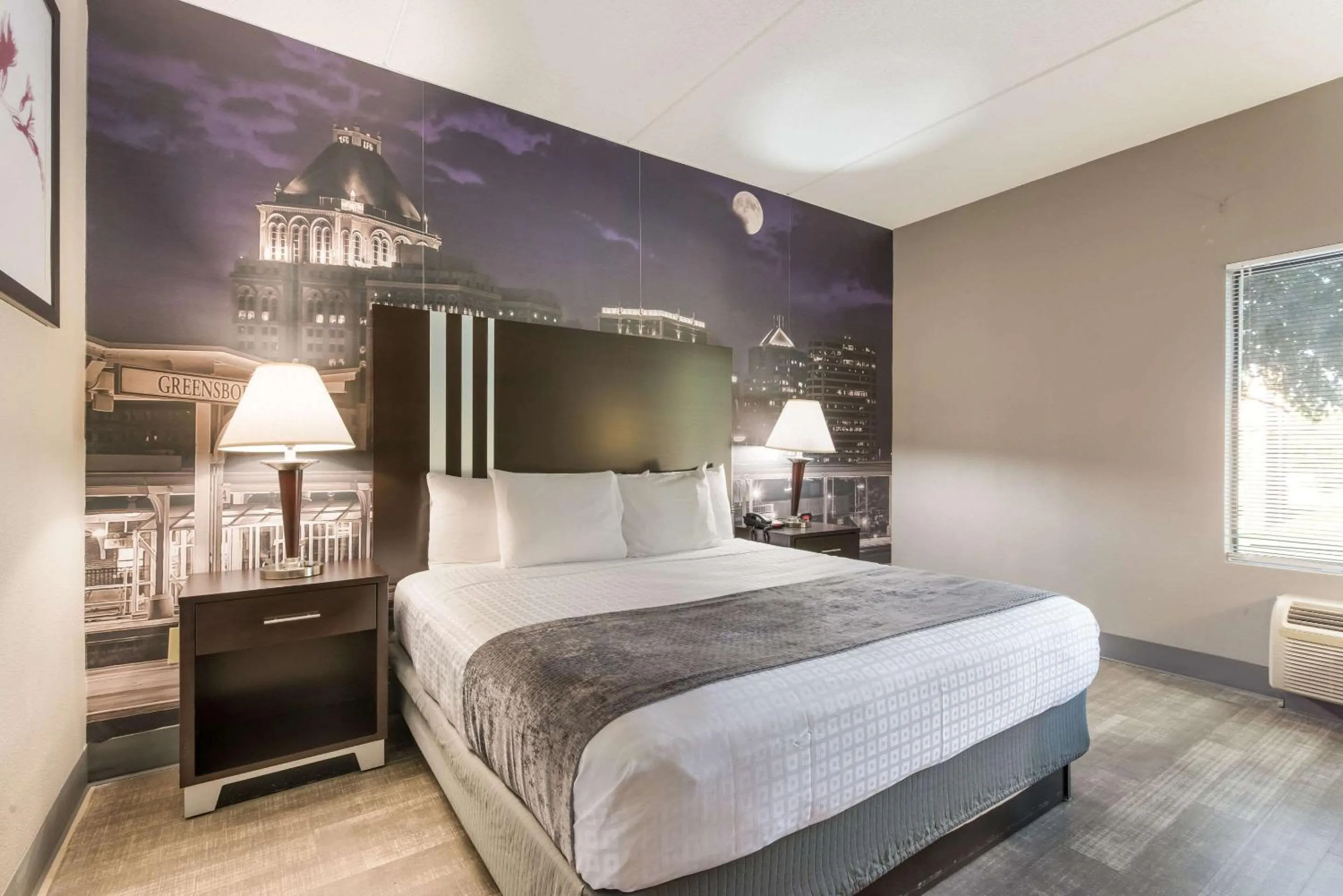 Bedroom, Bed in Clarion Pointe Greensboro Airport