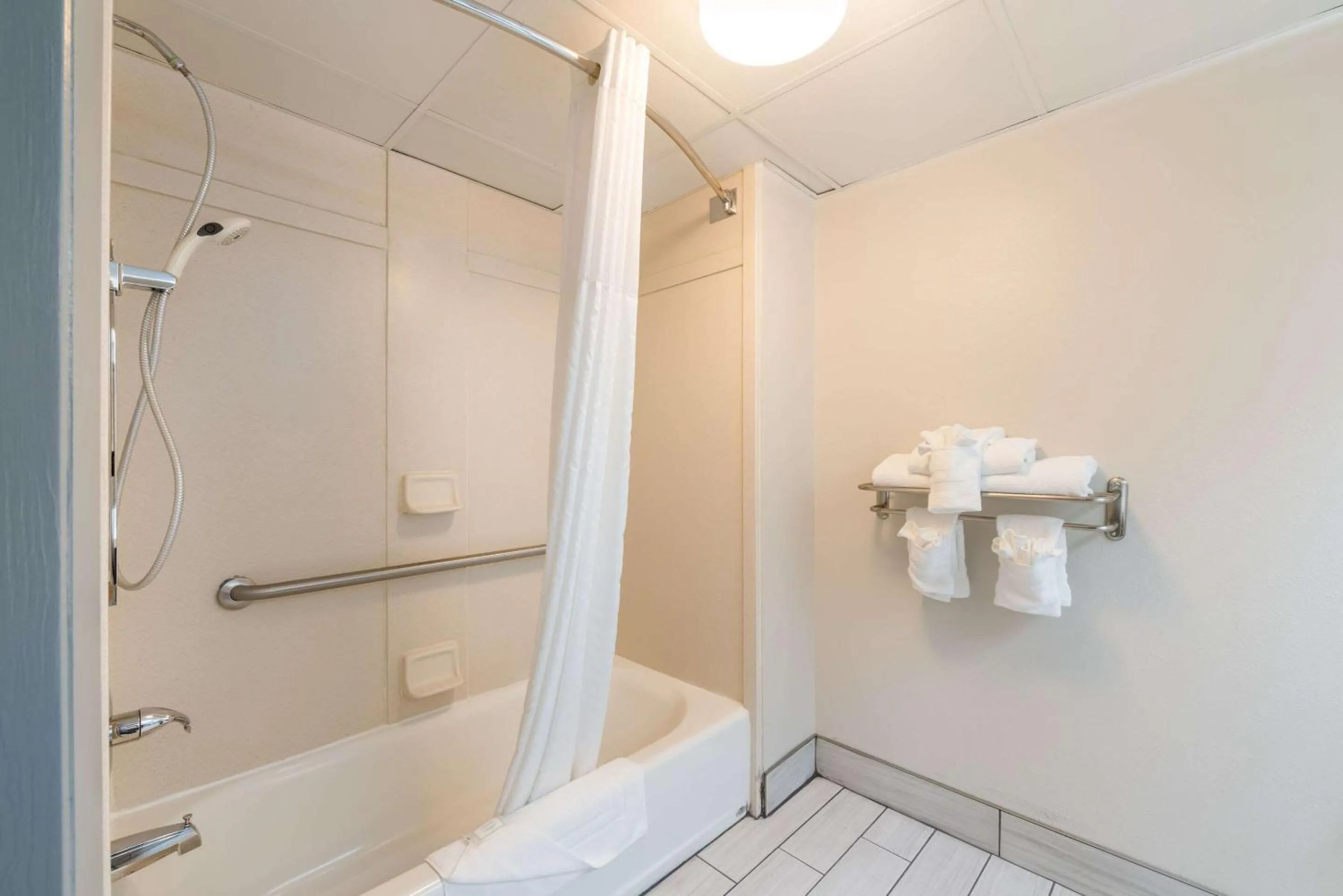 Bathroom in Clarion Pointe Greensboro Airport