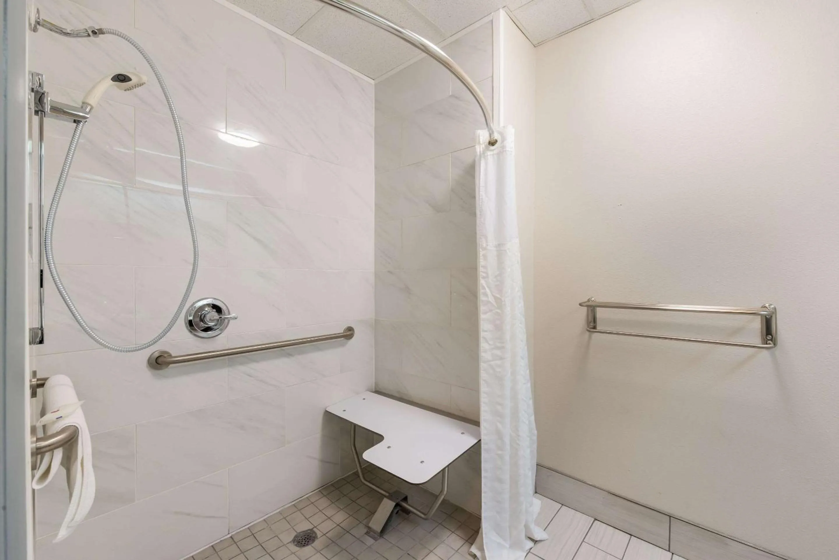 Bathroom in Clarion Pointe Greensboro Airport