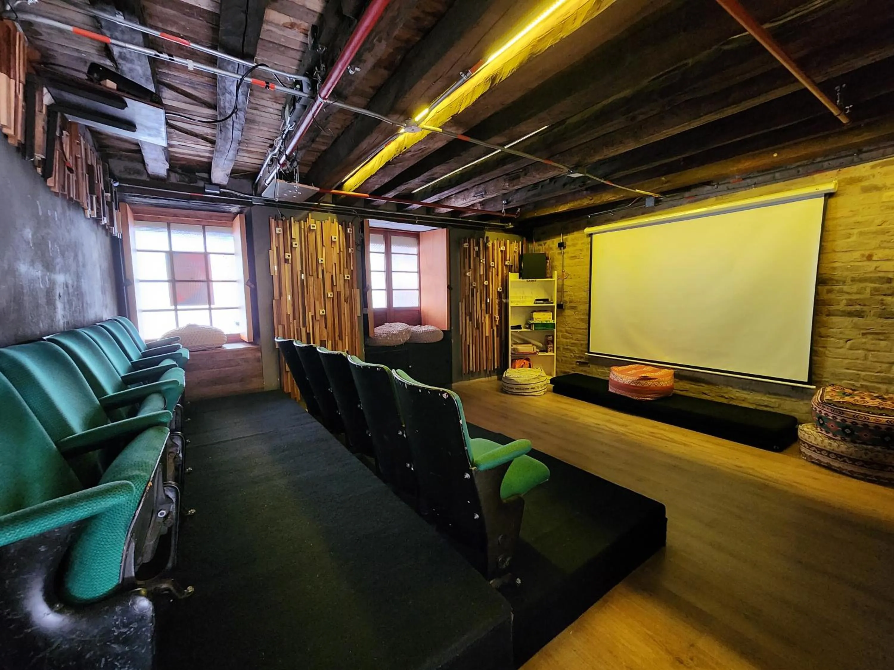 TV and multimedia in Delgadillo Hotel by Socialtel