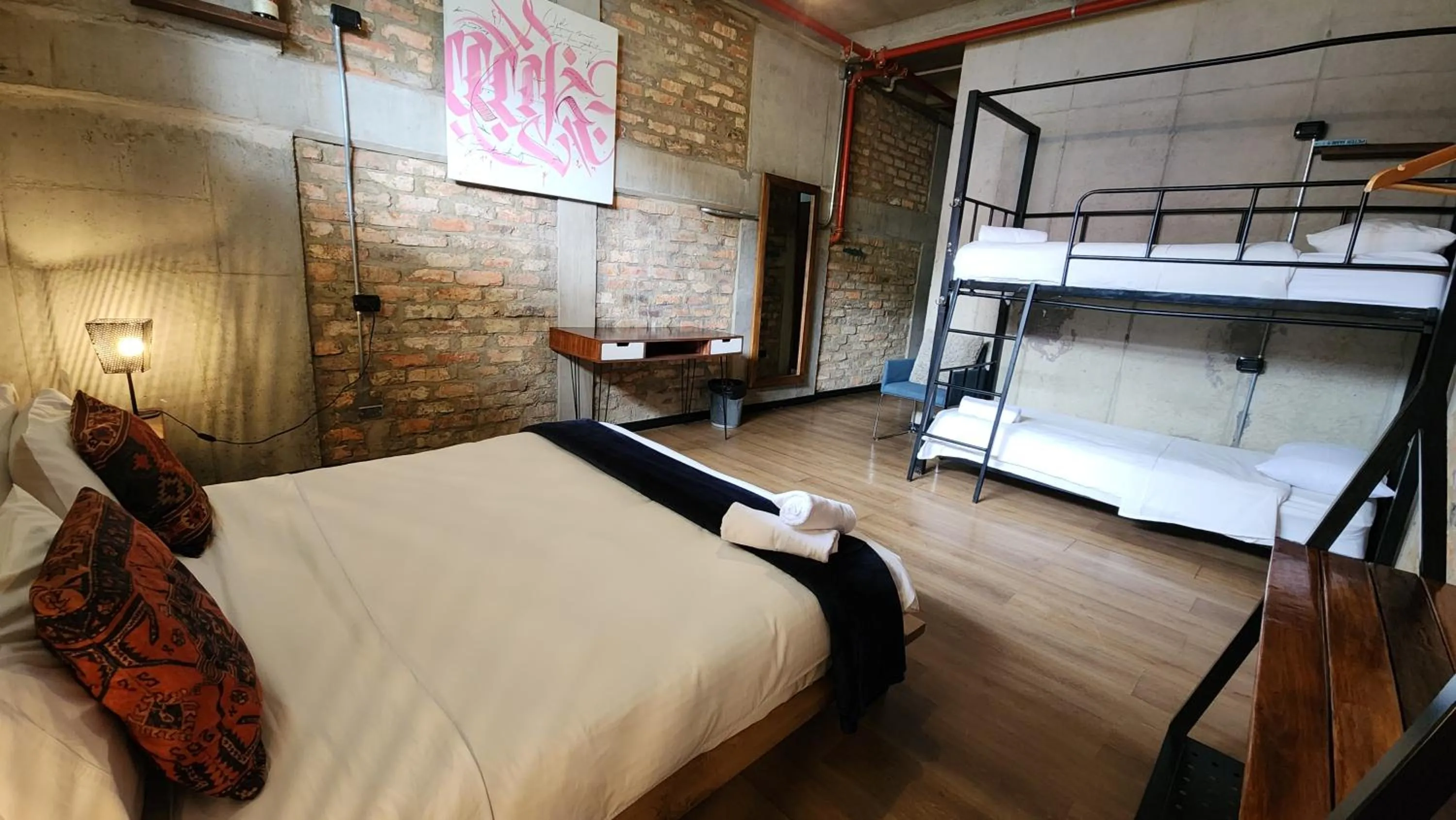 Photo of the whole room, Bed in Delgadillo Hotel by Socialtel