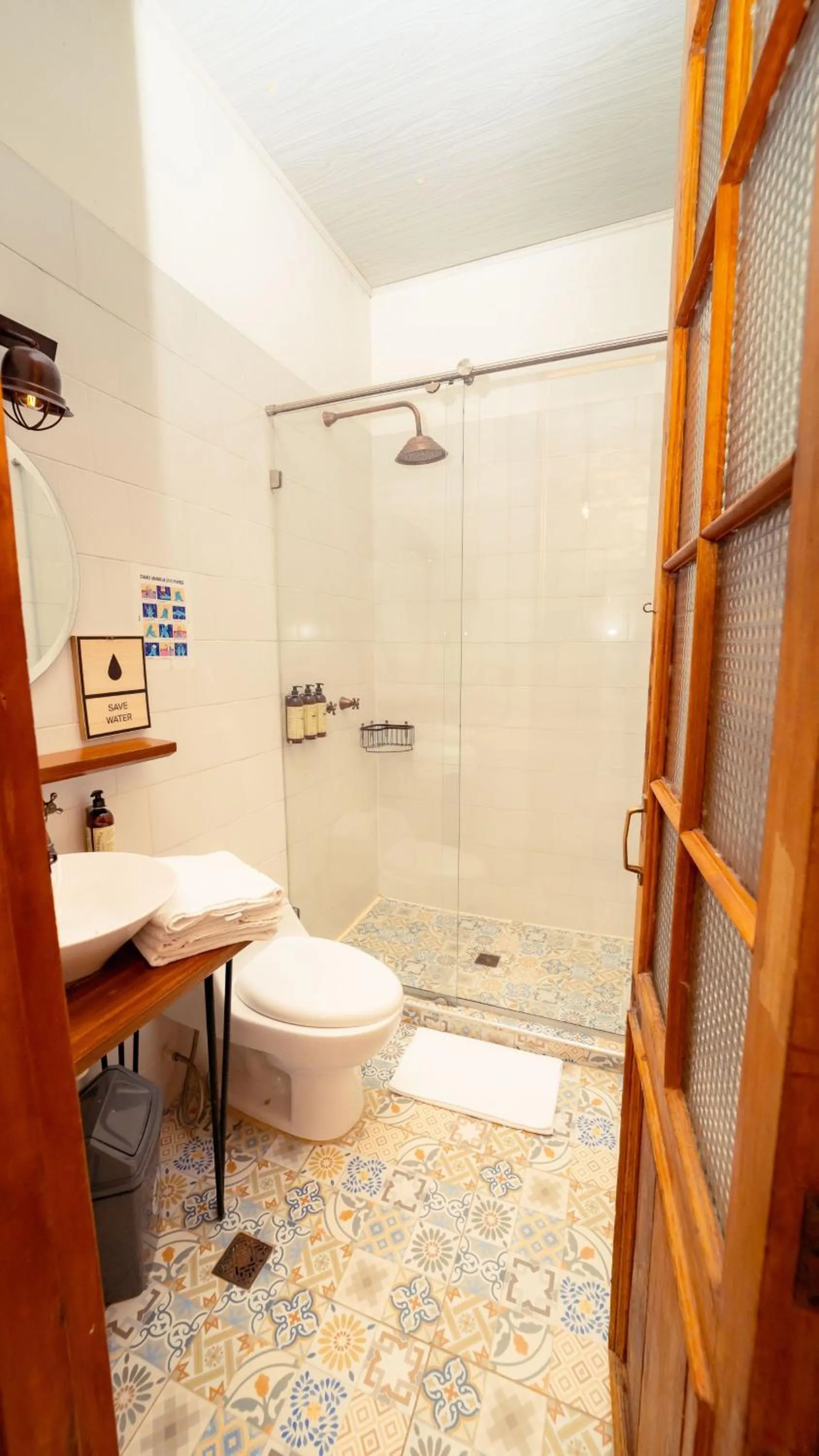 Shower in Delgadillo Hotel by Socialtel
