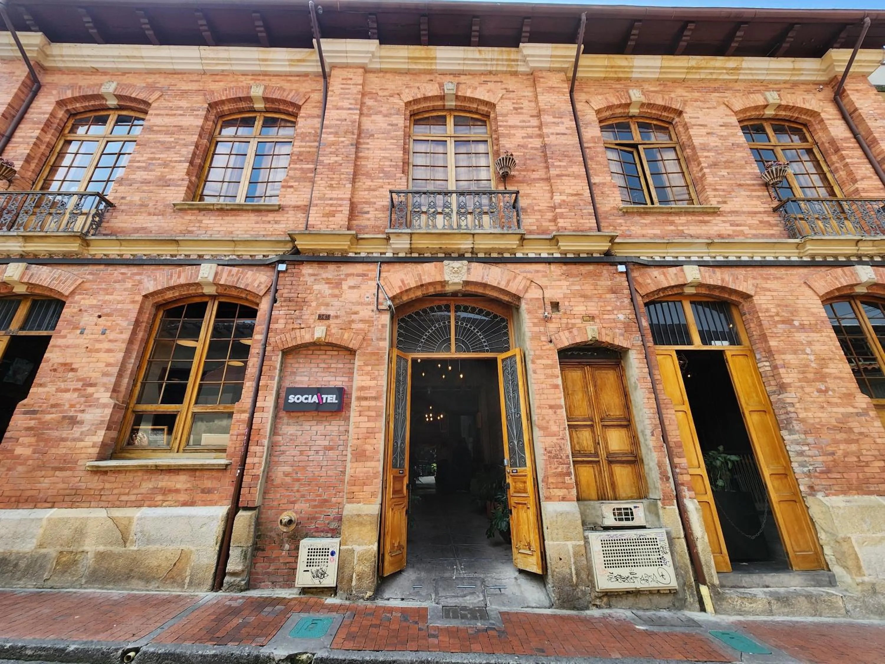 Facade/entrance in Delgadillo Hotel by Socialtel