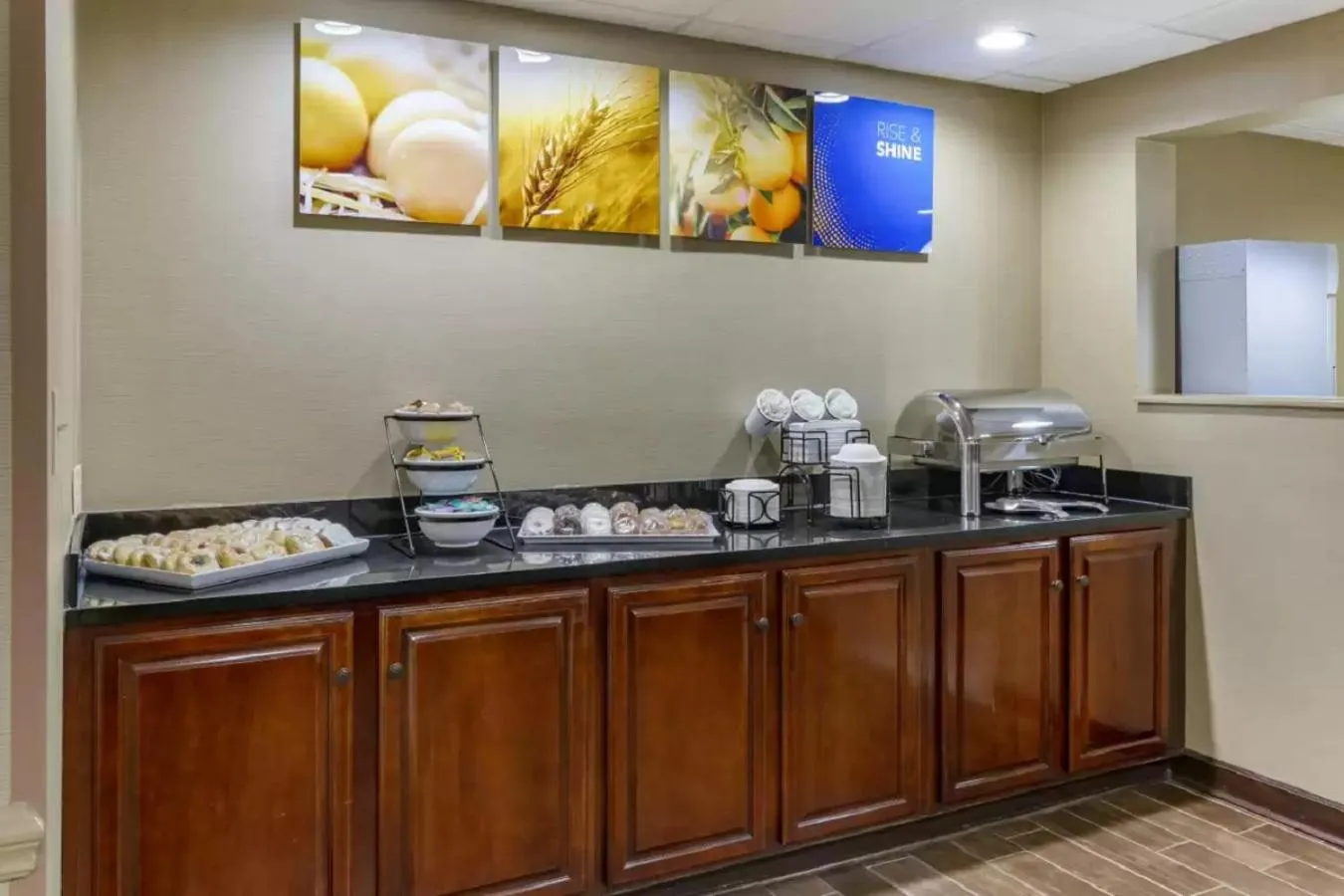 Breakfast in Comfort Inn Greensboro - Kernersville