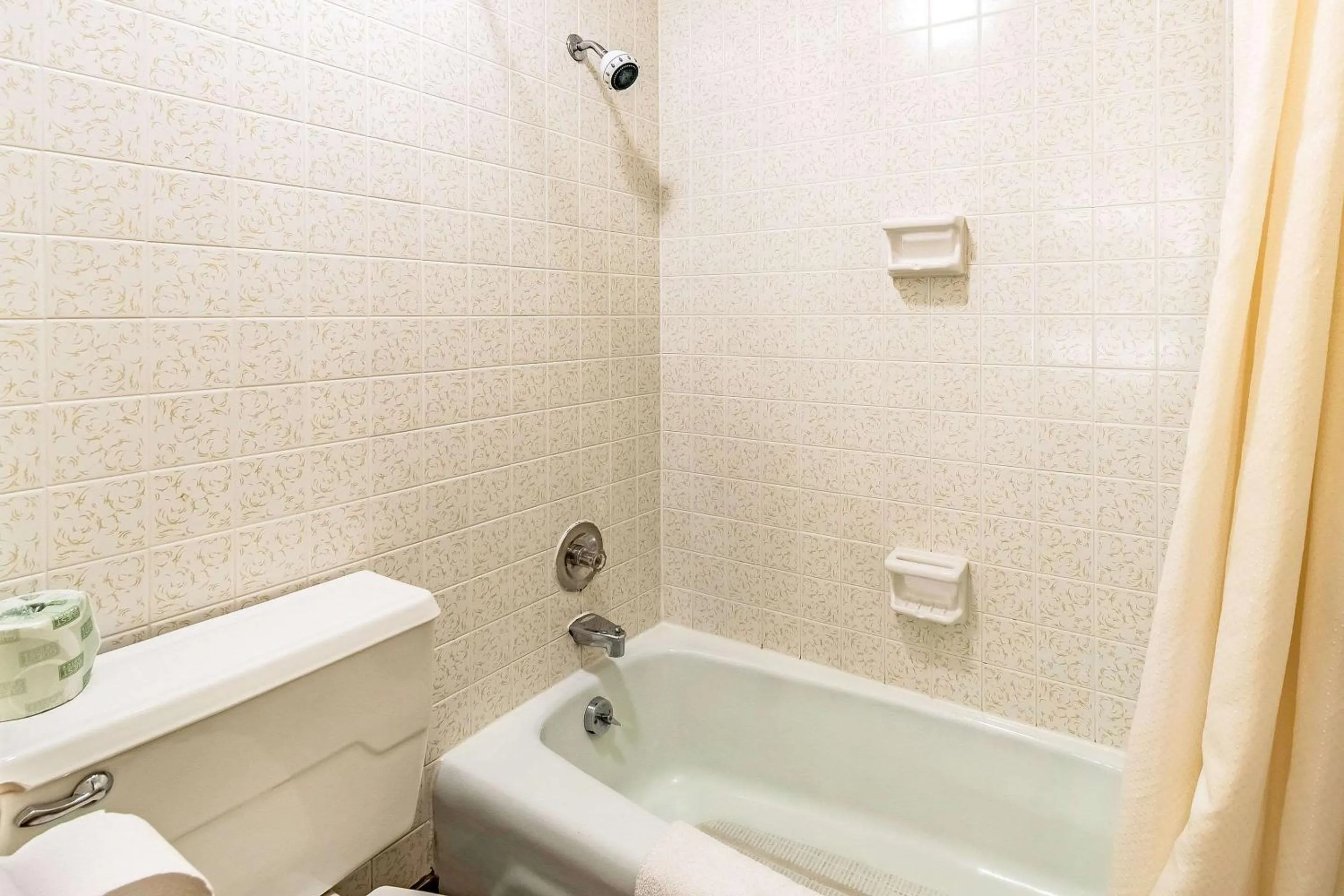 Bedroom in Econo Lodge