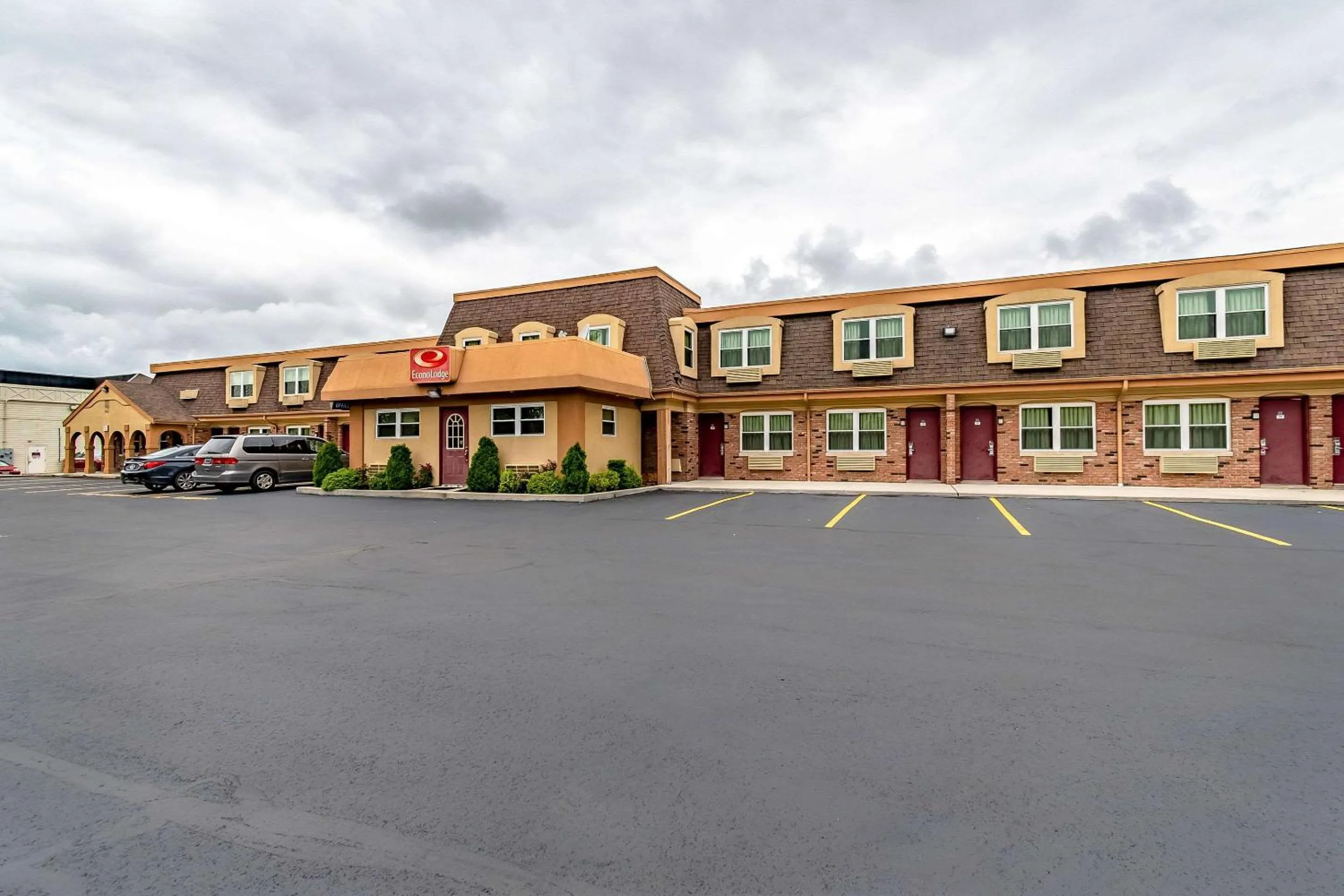 Property building in Econo Lodge