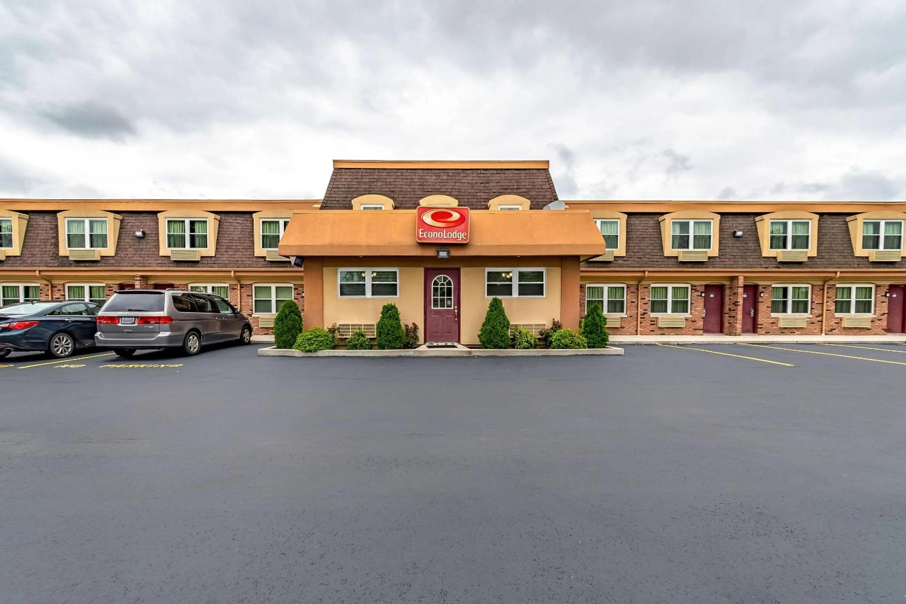 Property building in Econo Lodge