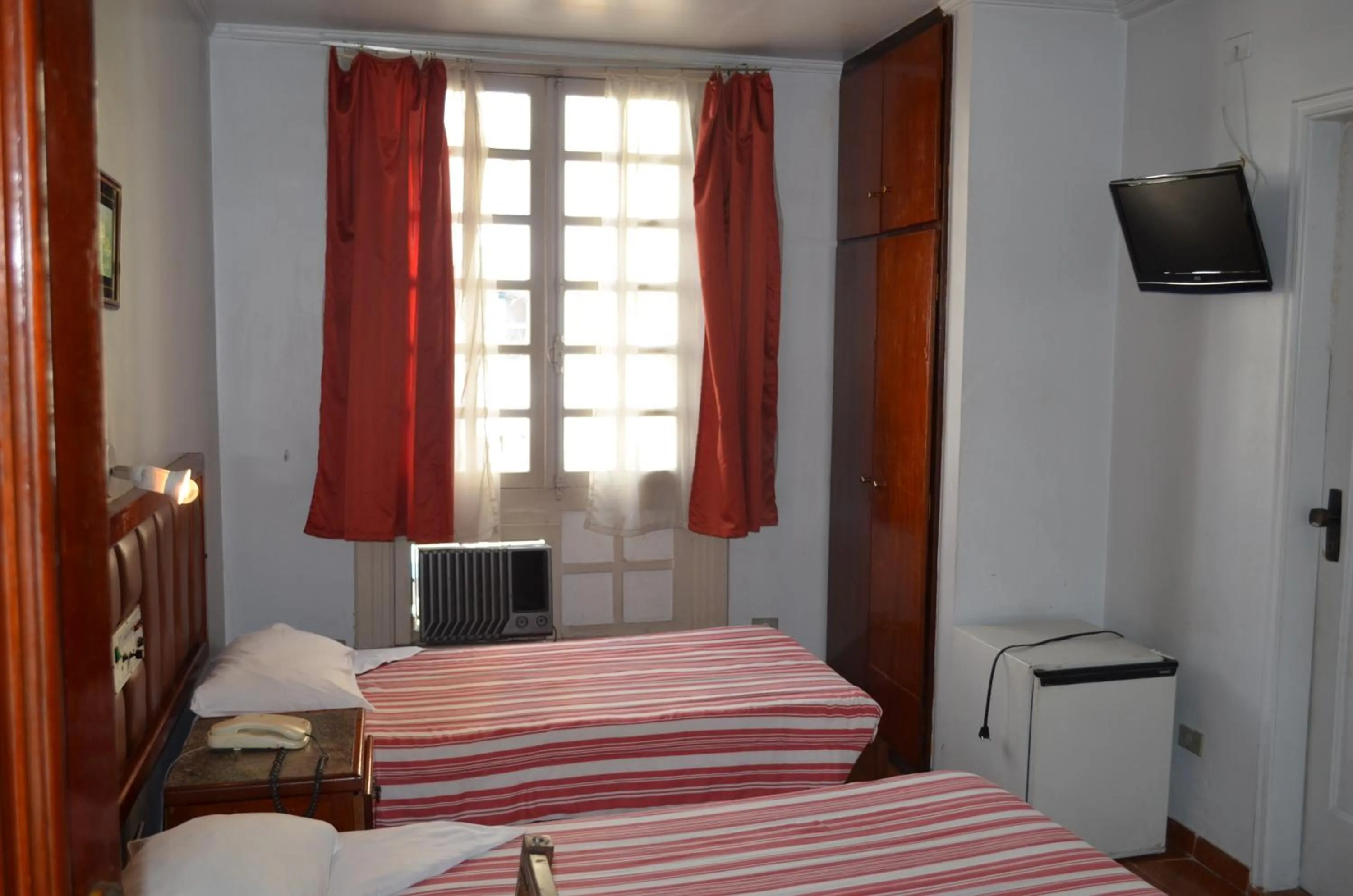 Day, Bed in Reinales Plaza Hotel