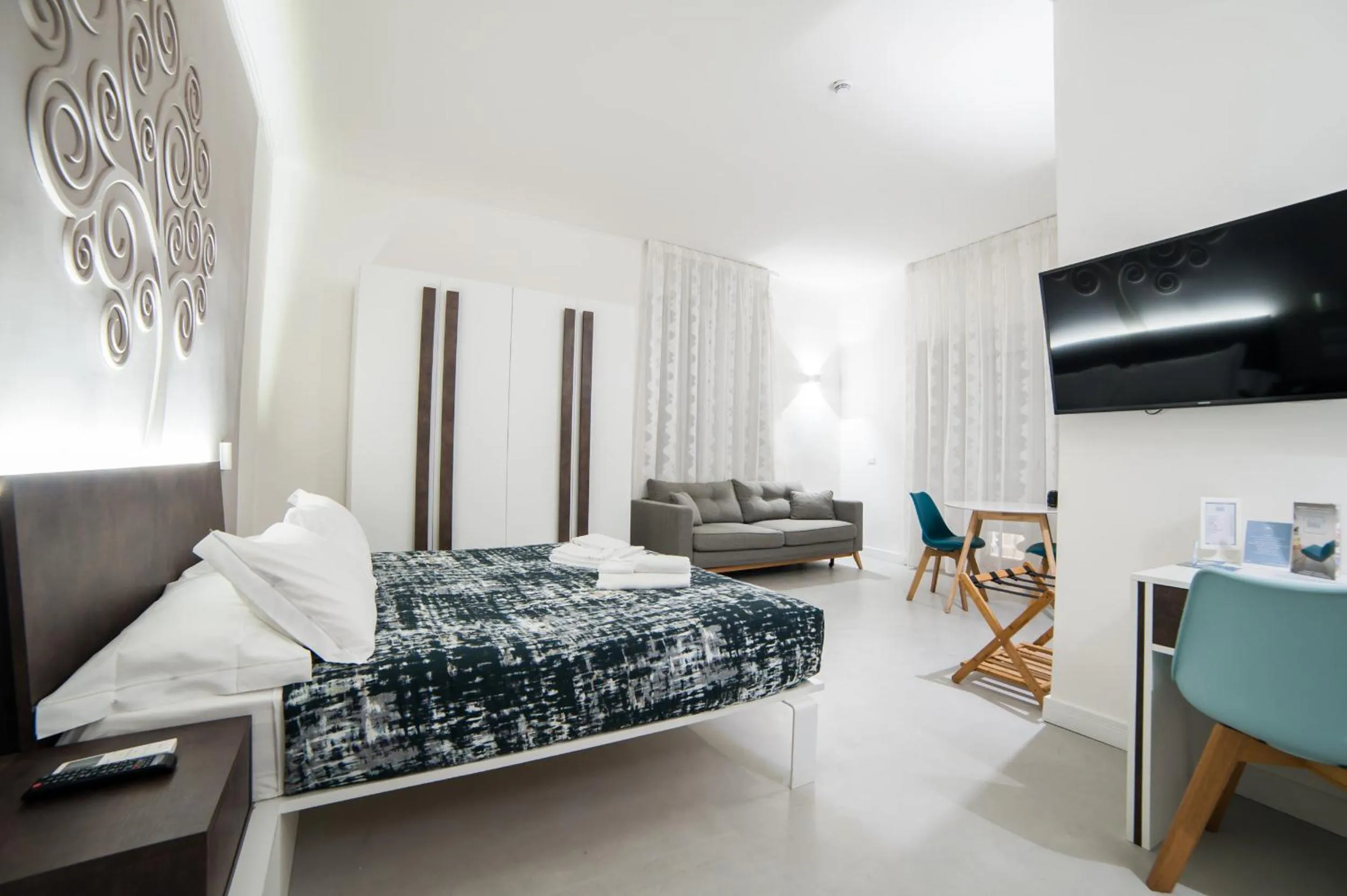 TV and multimedia, Bed in Dada Suite