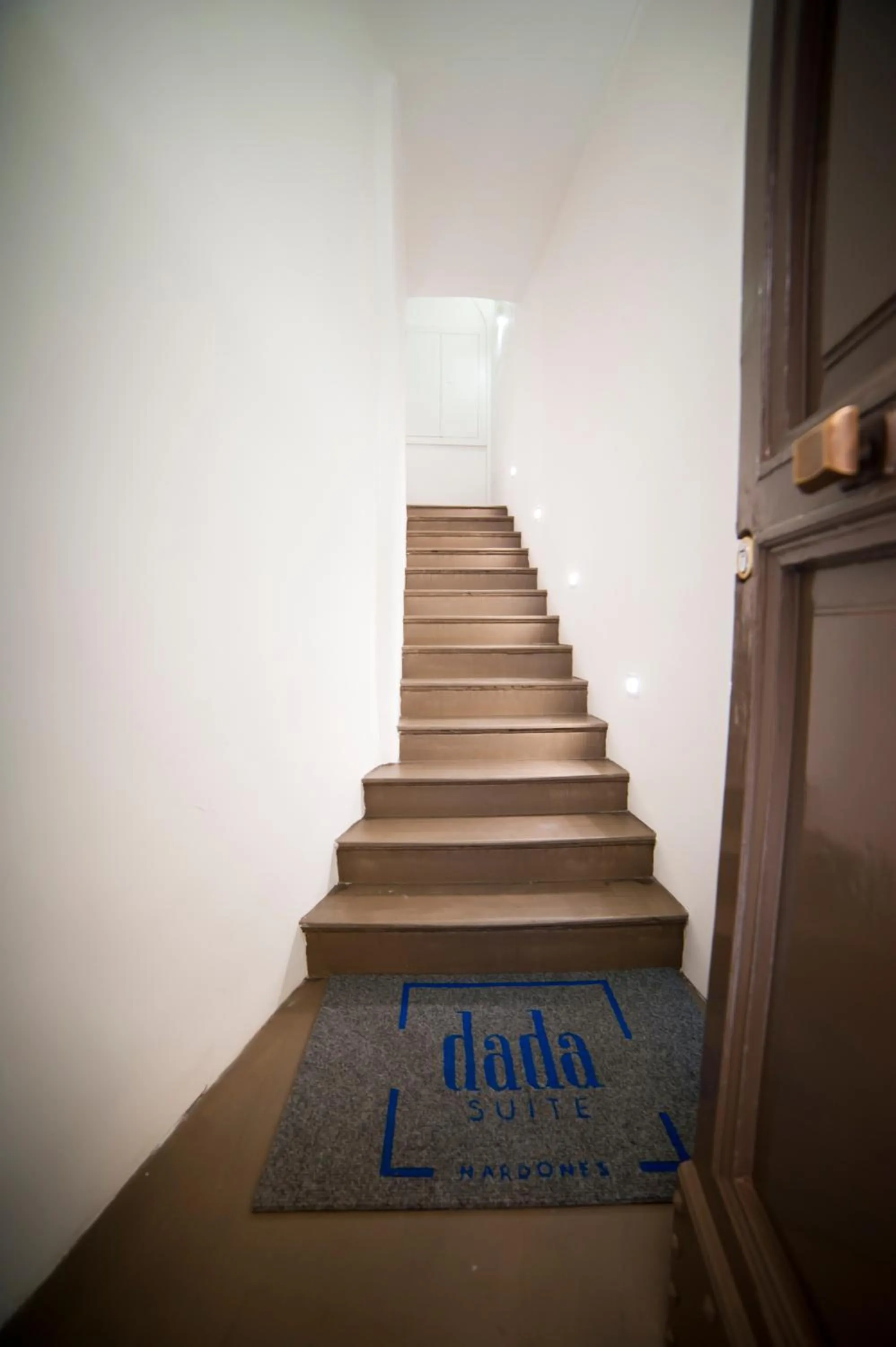 Logo/Certificate/Sign in Dada Suite