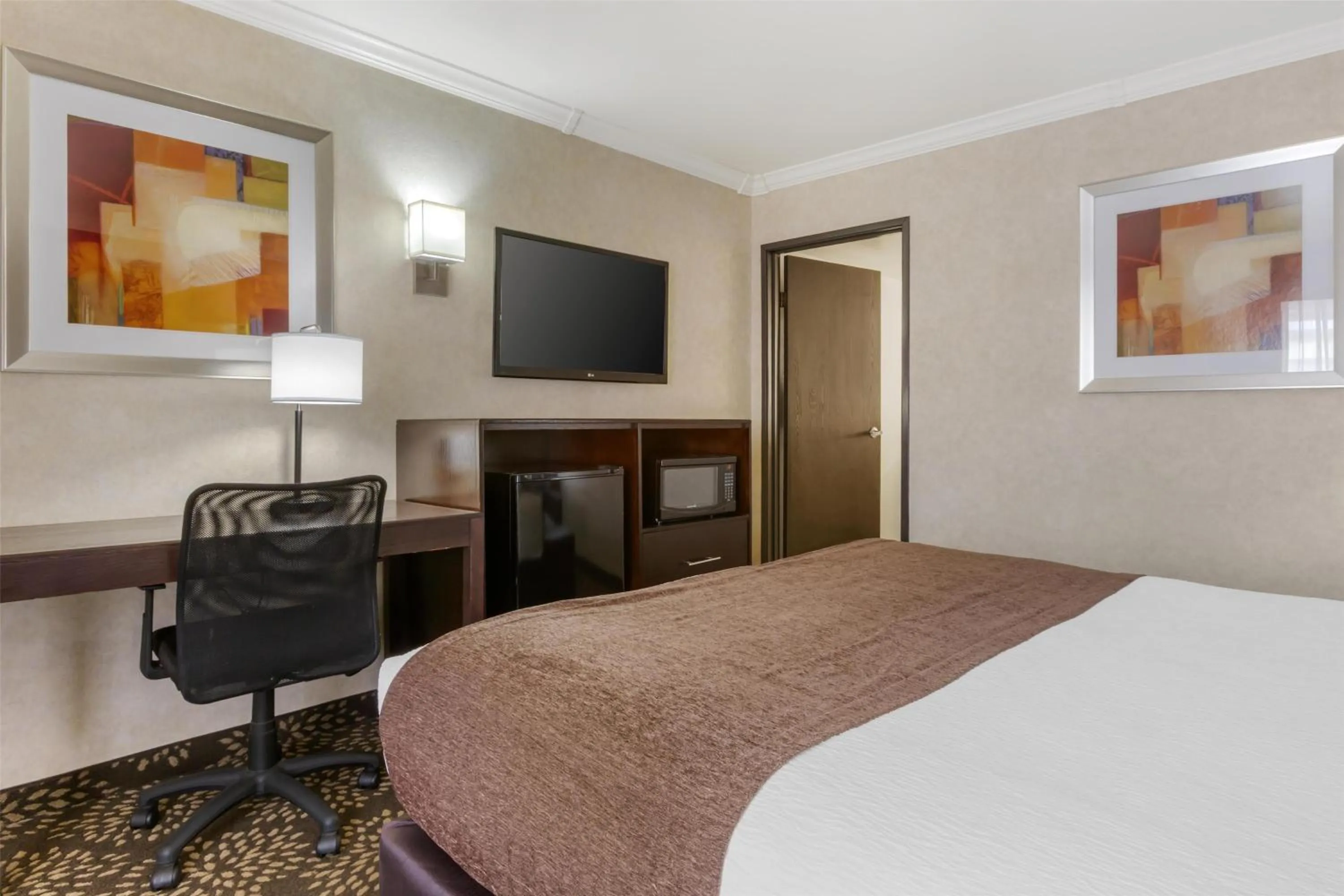 Bedroom, Bed in Best Western InnSuites Tucson Foothills Hotel & Suites