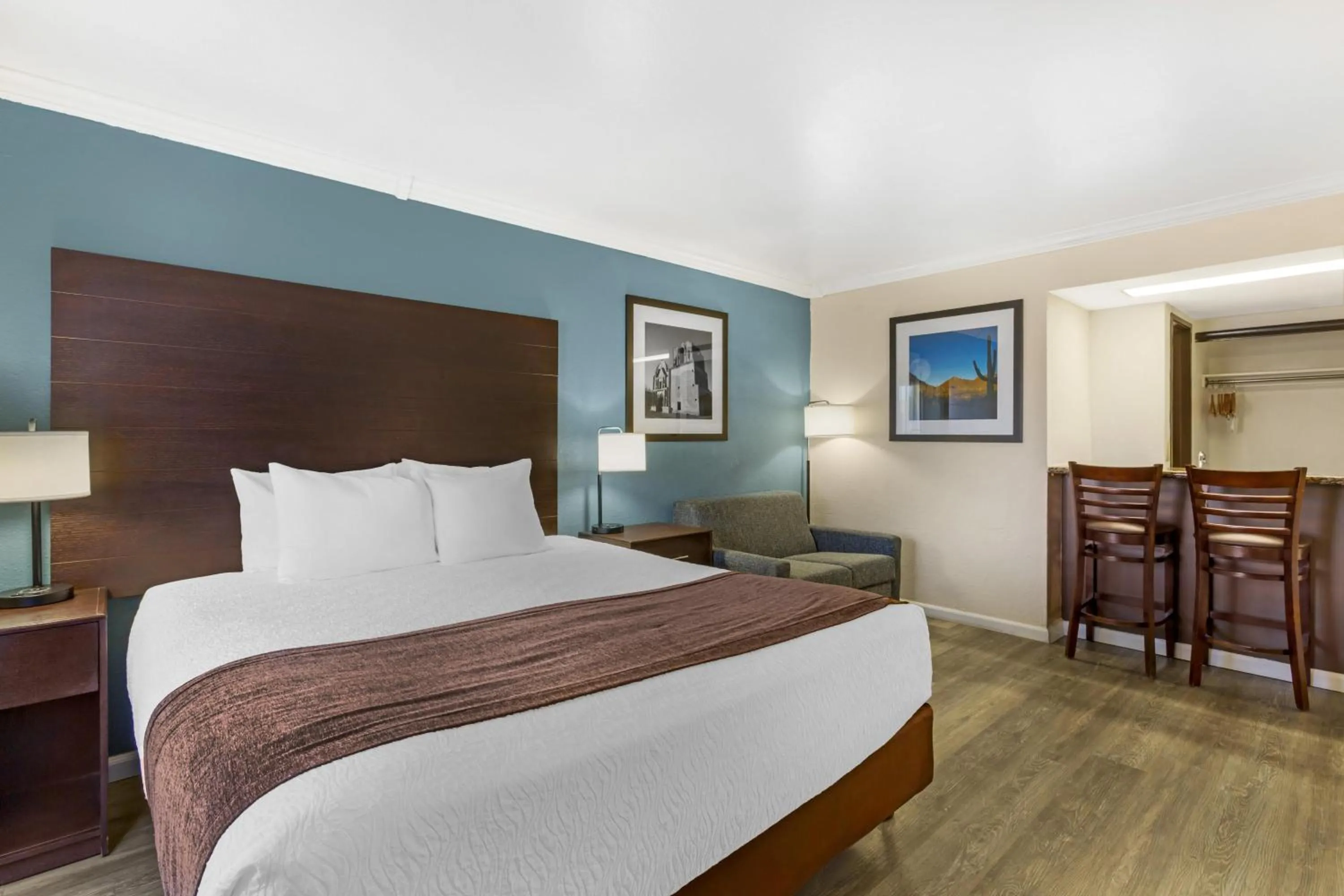 Bedroom, Bed in Best Western InnSuites Tucson Foothills Hotel & Suites