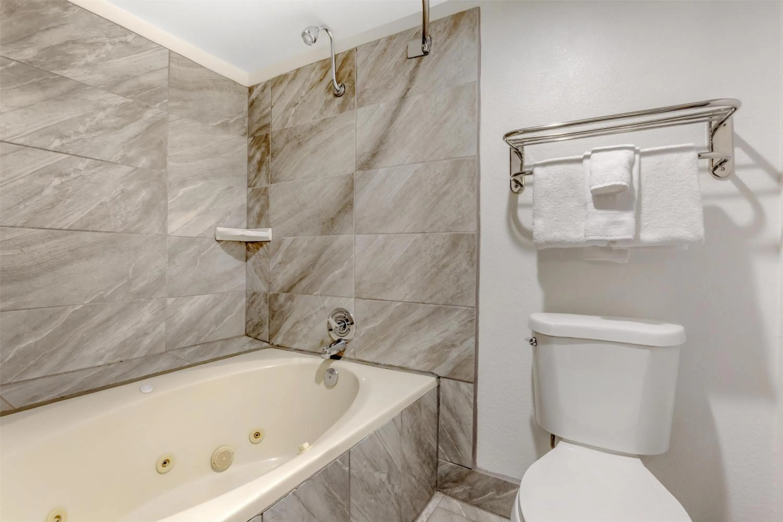 Bathroom in Best Western InnSuites Tucson Foothills Hotel & Suites