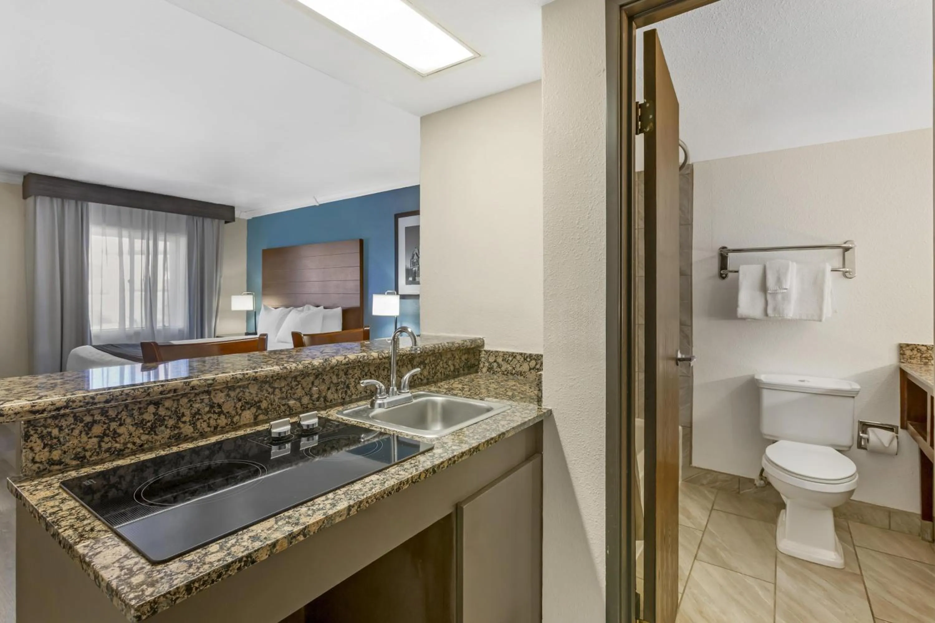 Bathroom in Best Western InnSuites Tucson Foothills Hotel & Suites