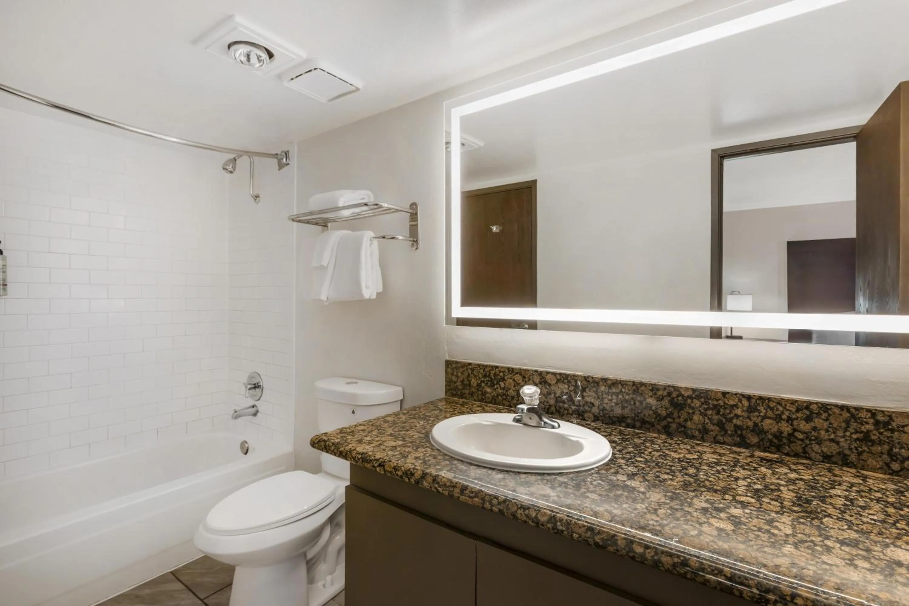 Bathroom in Best Western InnSuites Tucson Foothills Hotel & Suites