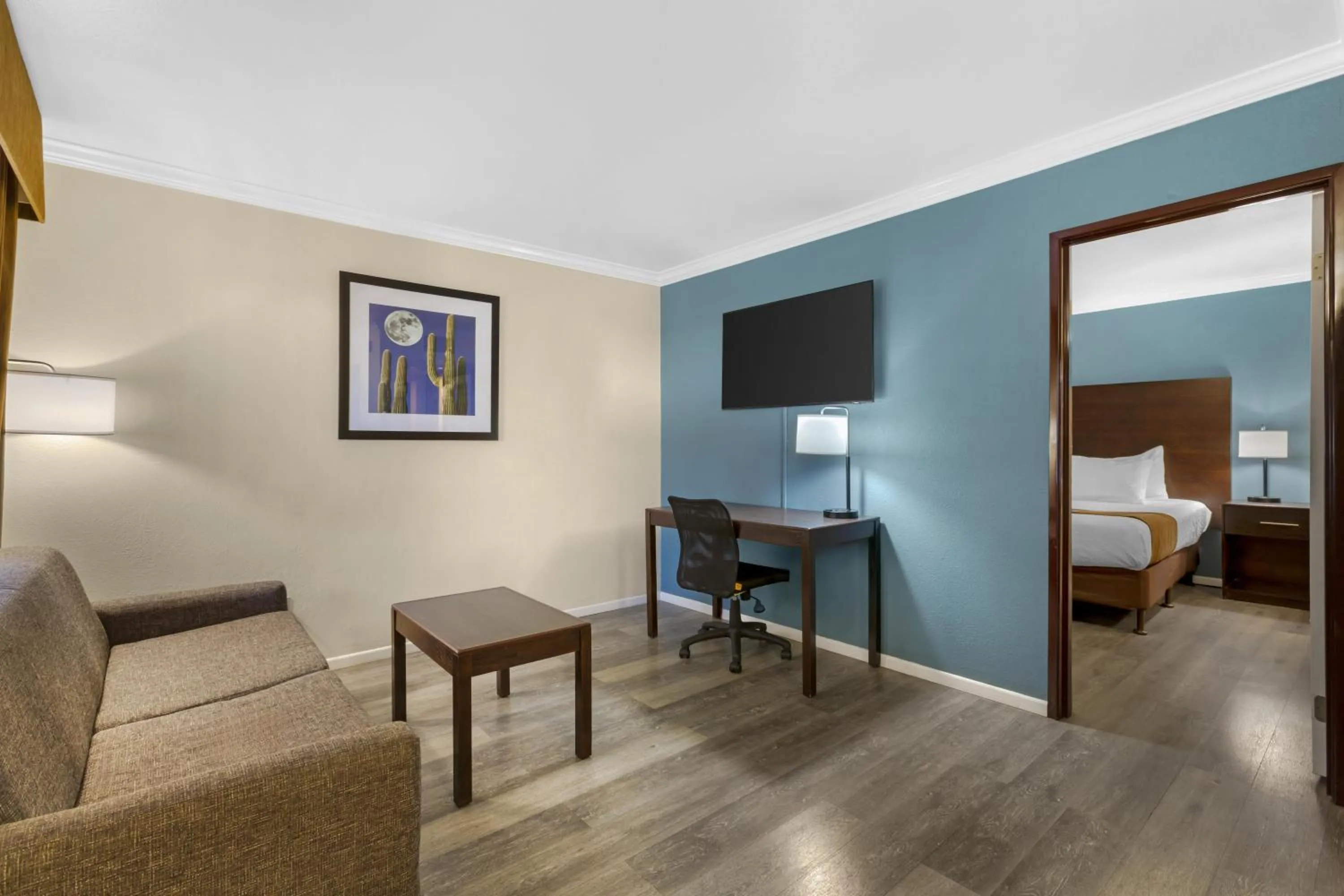 Photo of the whole room, Bed in Best Western InnSuites Tucson Foothills Hotel & Suites