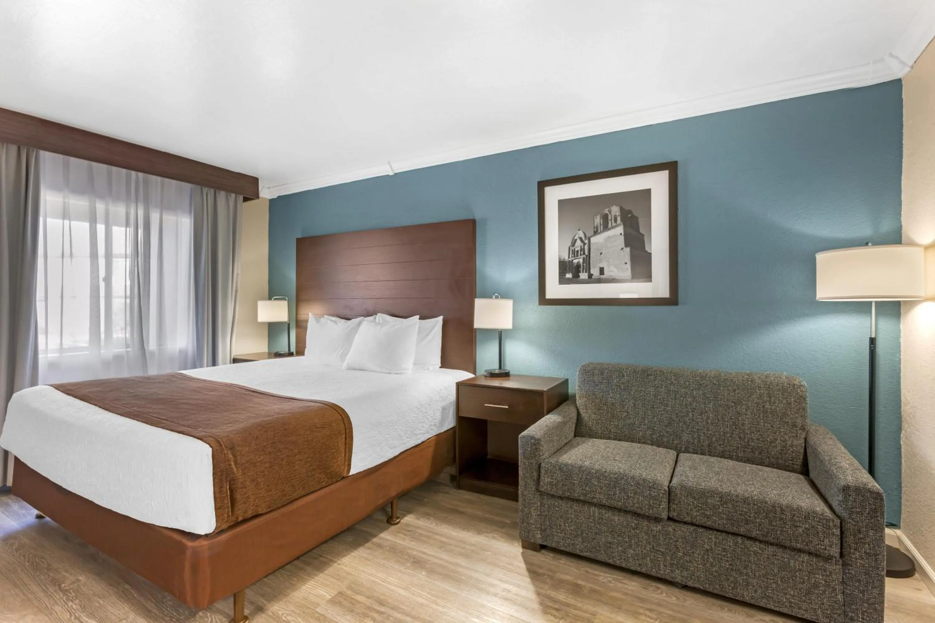 Bedroom, Bed in Best Western InnSuites Tucson Foothills Hotel & Suites