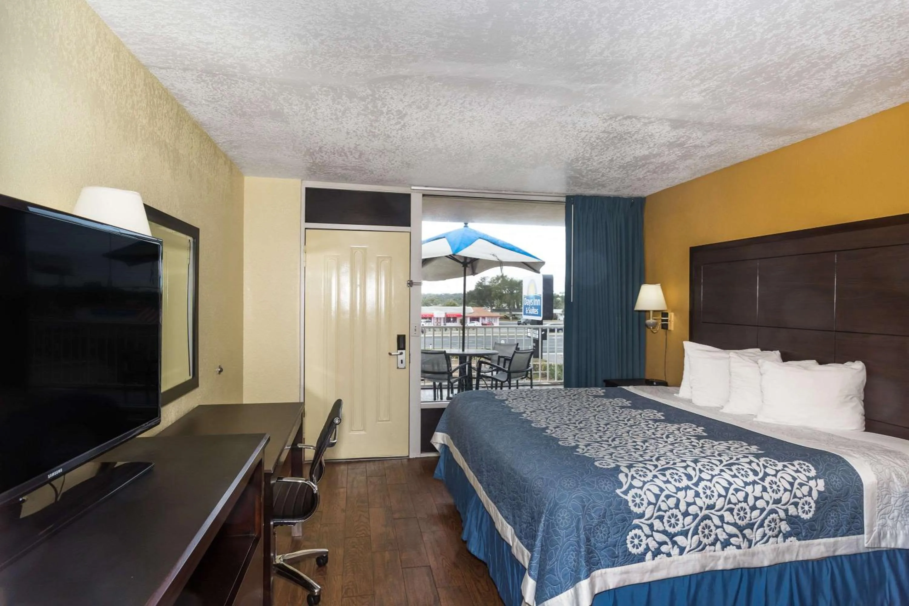 Photo of the whole room, Bed in Days Inn & Suites by Wyndham Port Richey