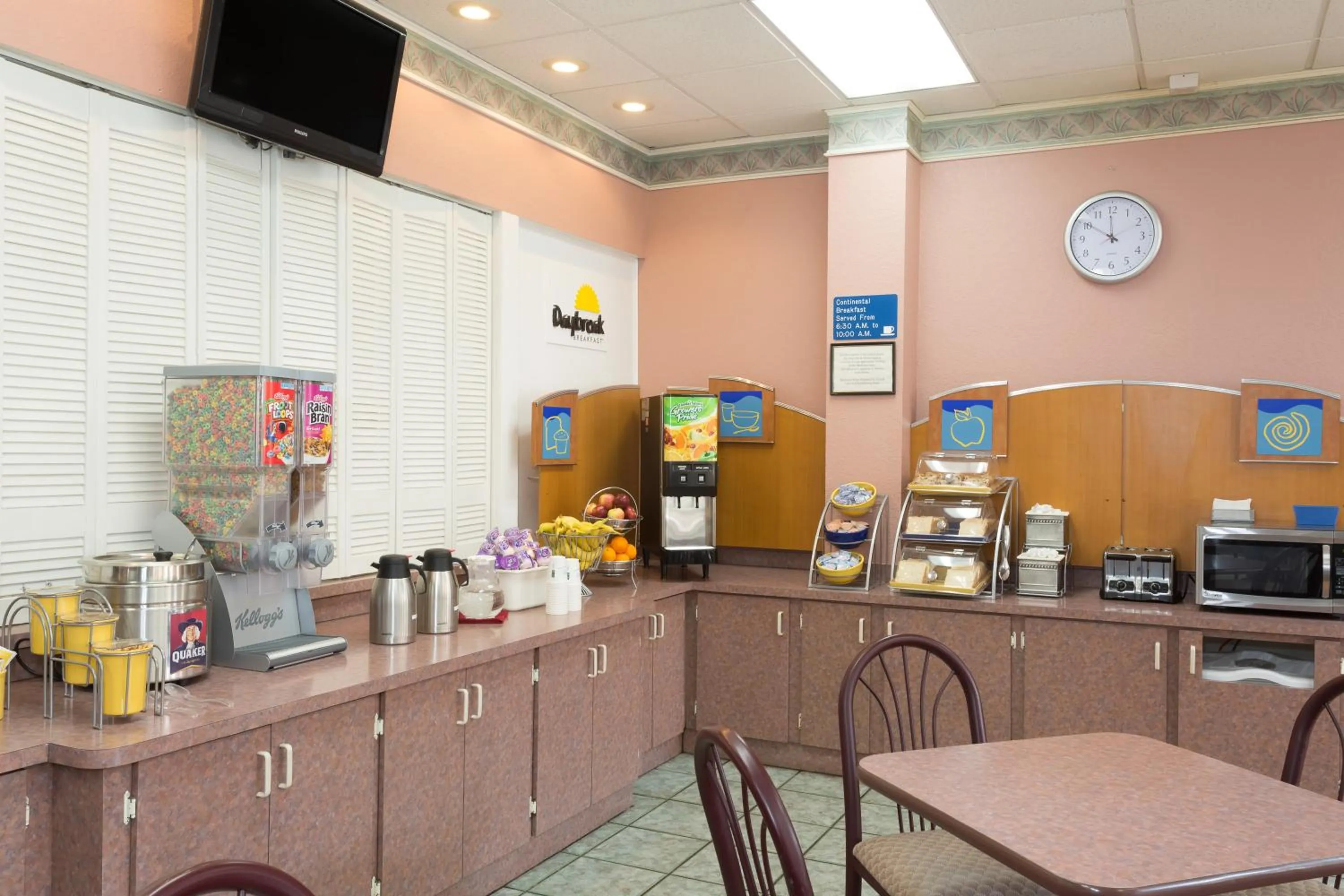 Continental breakfast in Days Inn & Suites by Wyndham Port Richey
