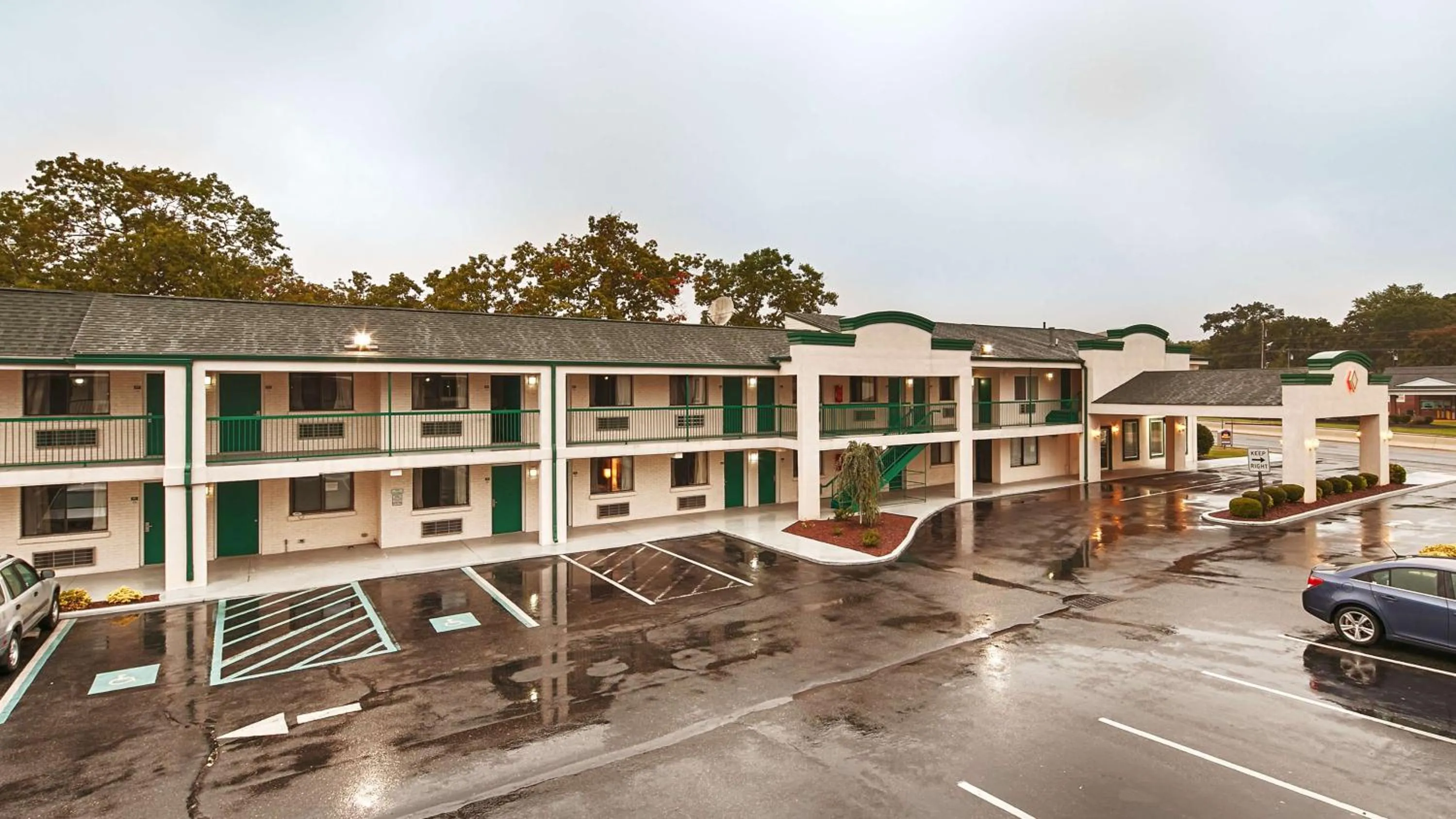 Property building in Garden State Inn