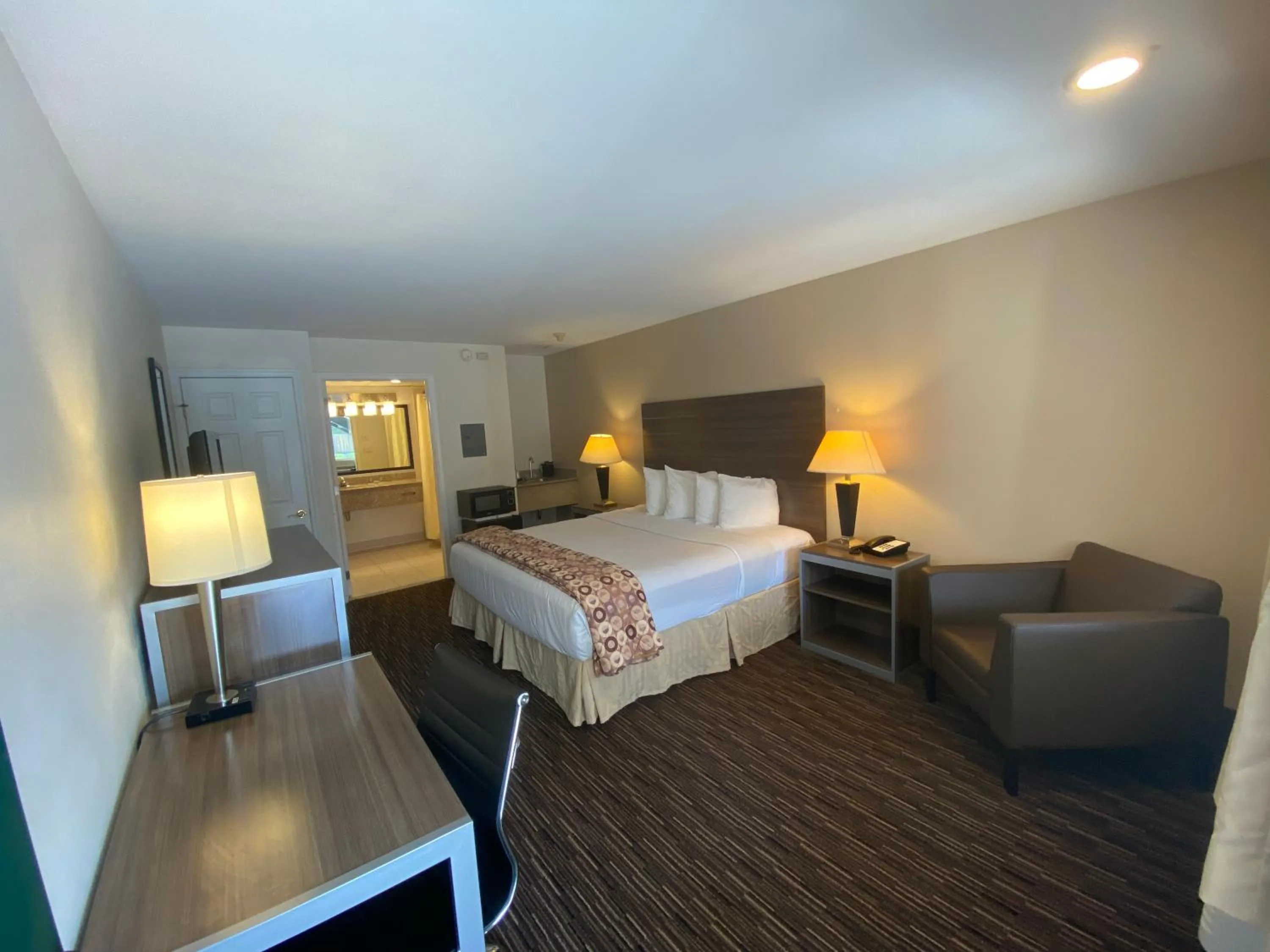 Bed in Garden State Inn