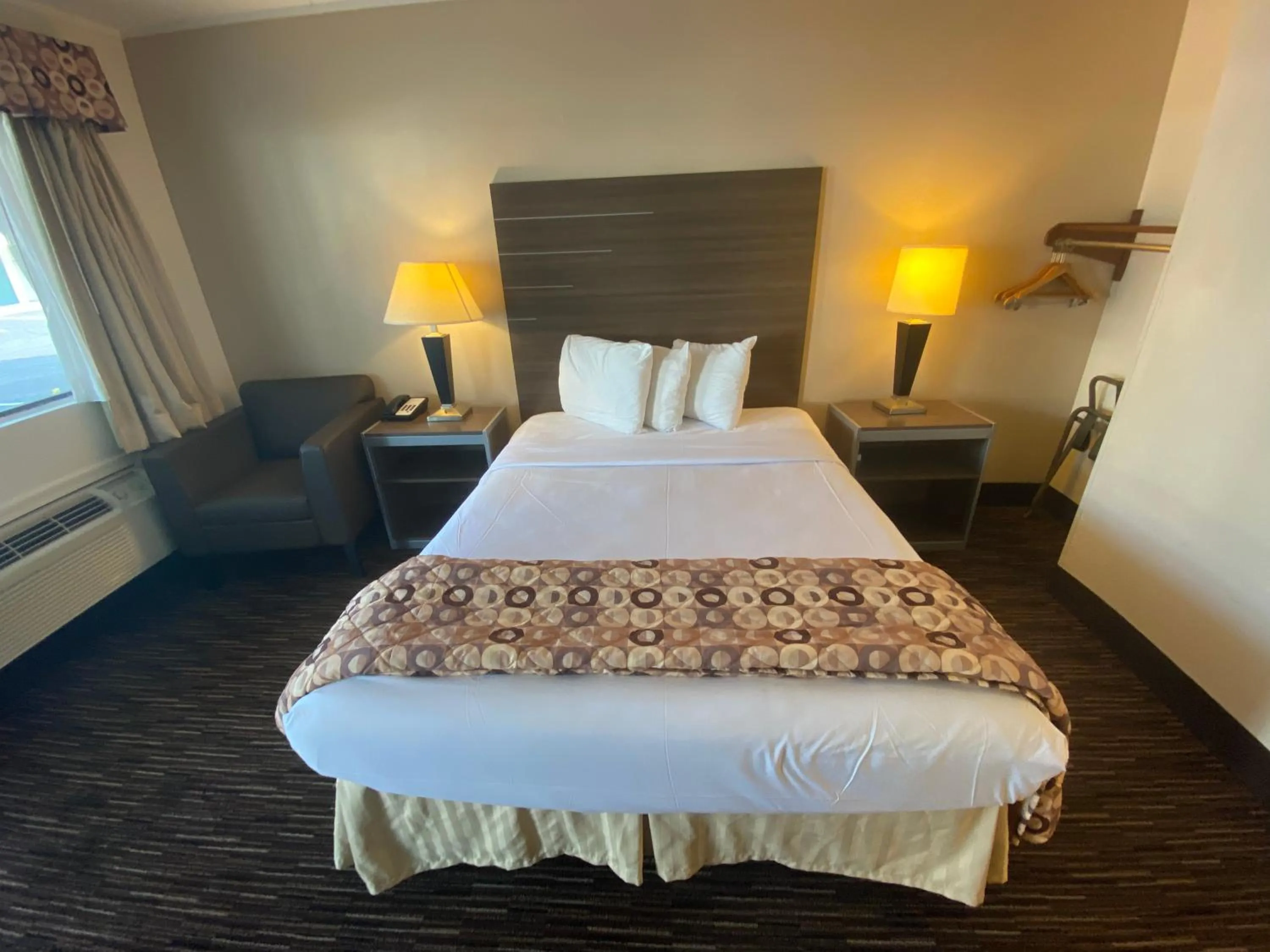 Bed in Garden State Inn