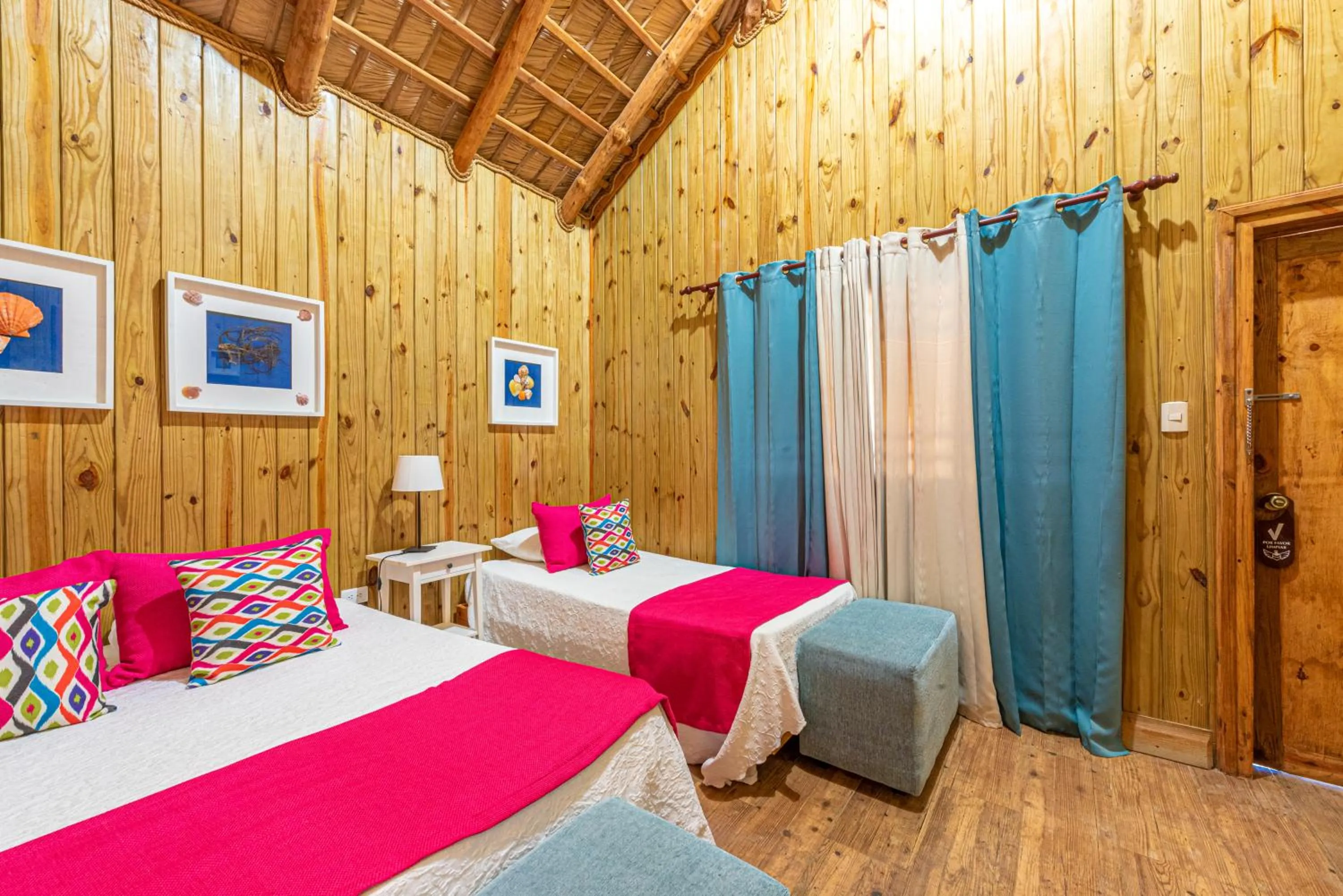 Bed in Vista de Águilas Ecolodge