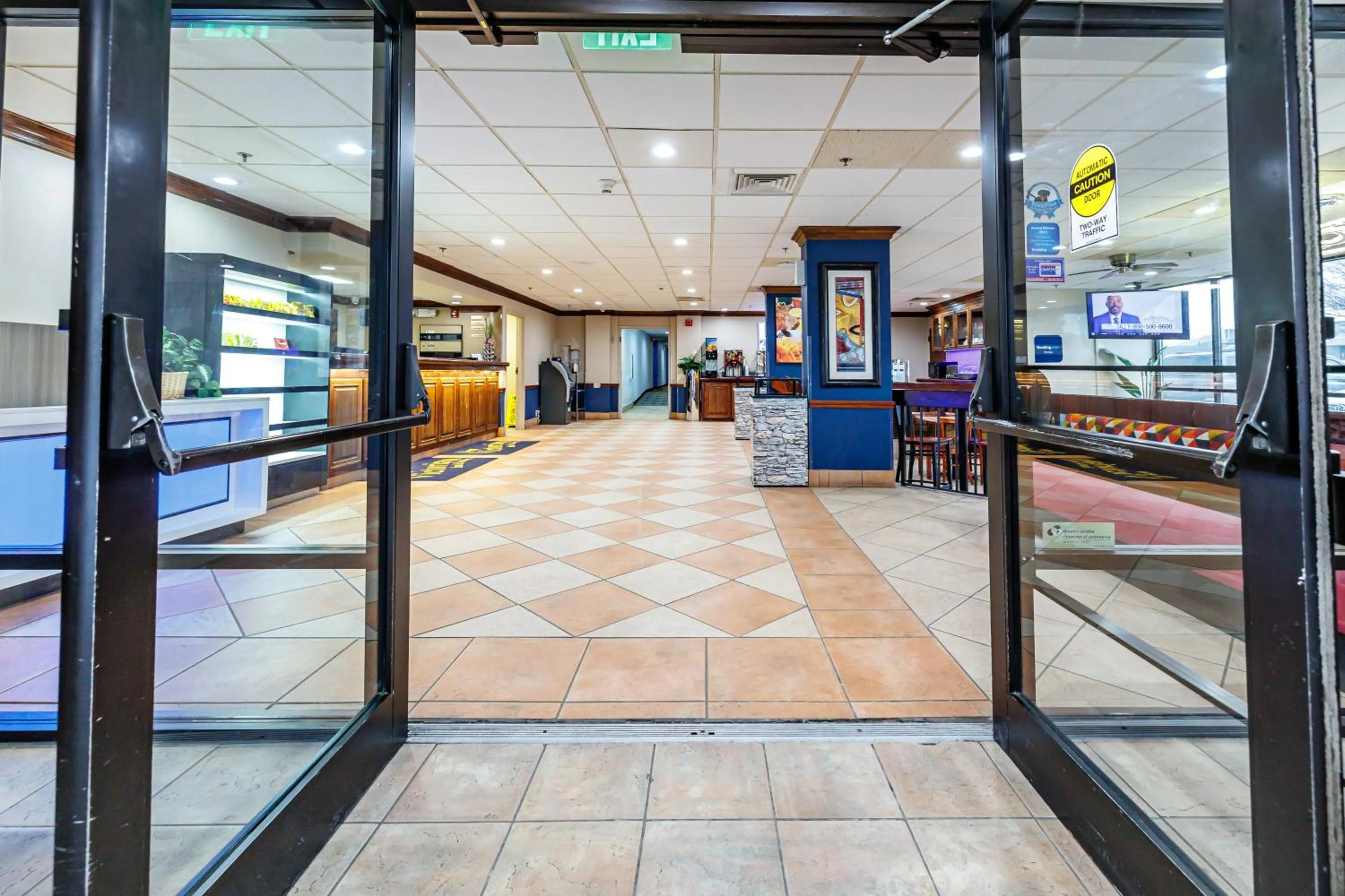 Lobby or reception in New Victorian Inn & Suites Omaha