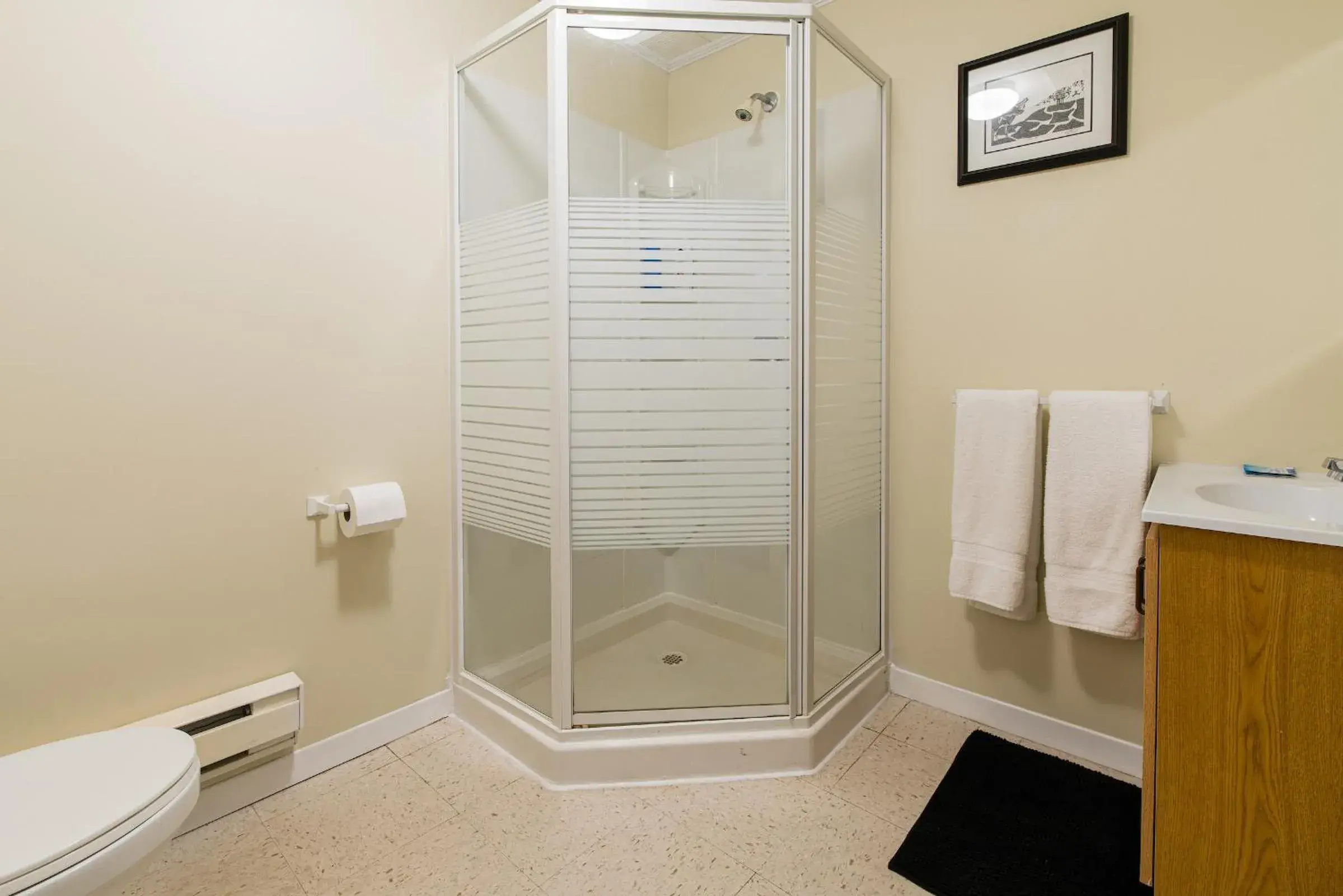 Deluxe Queen Room in Out East B&B - Norris Point Deluxe Queen Room in Out East B&B - Norris Point