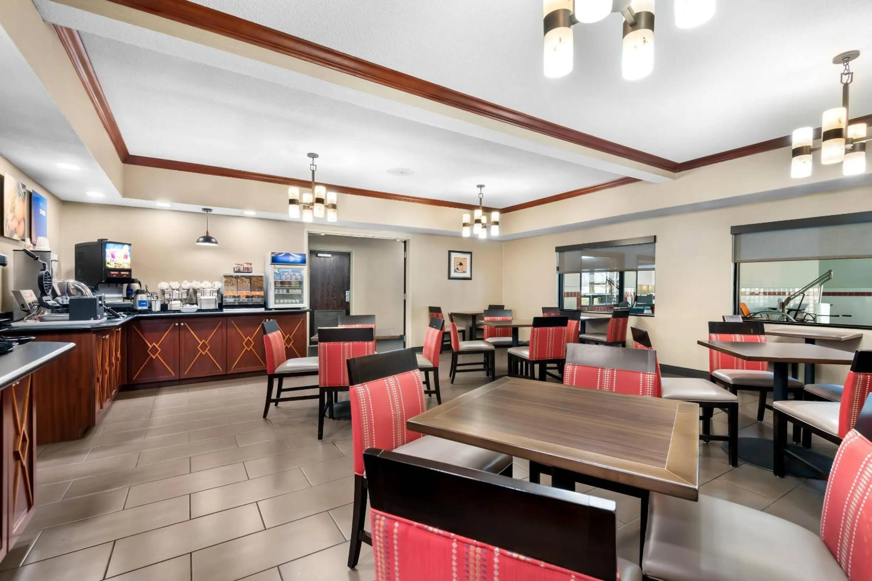 Breakfast in Comfort Inn & Suites North East