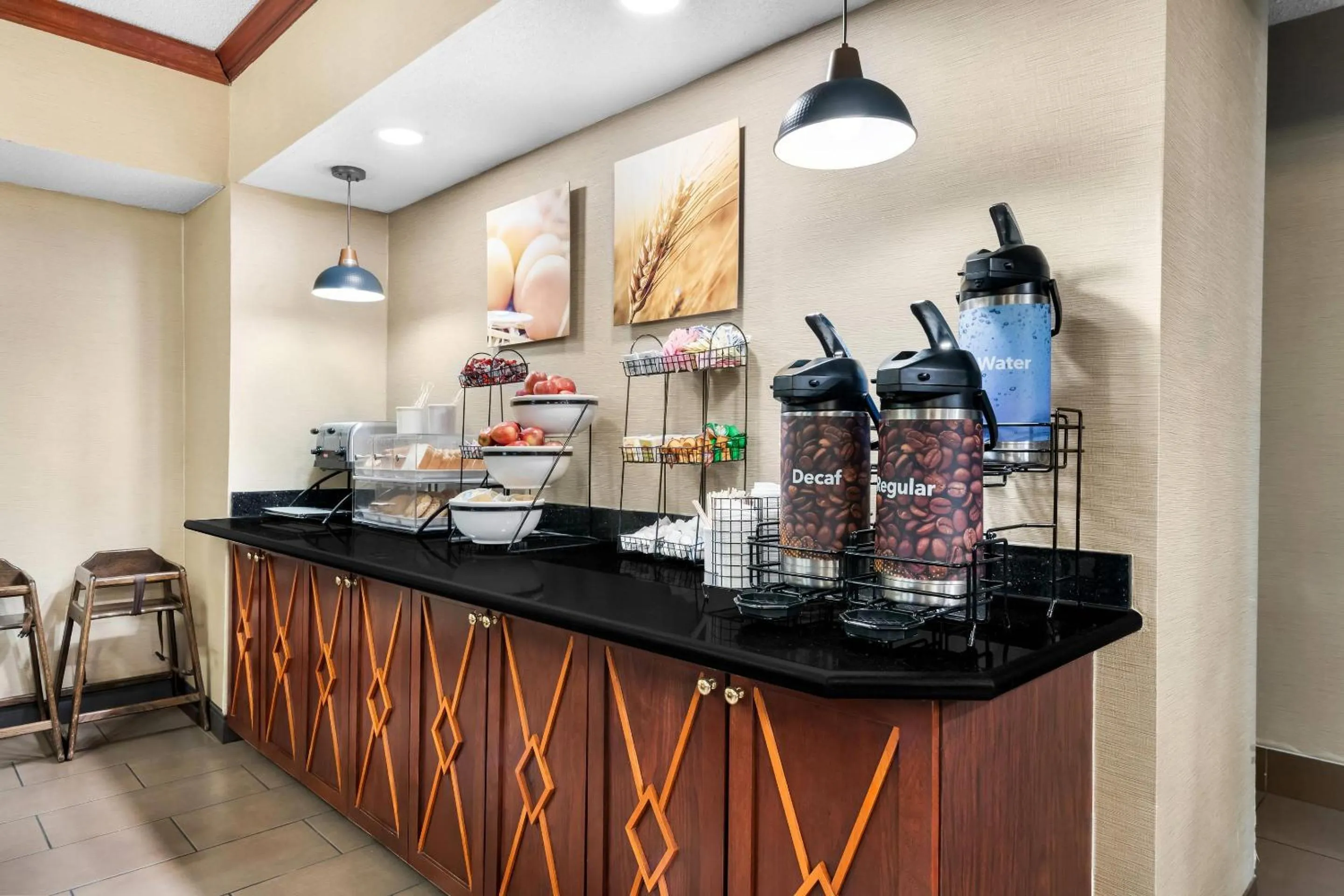 Breakfast in Comfort Inn & Suites North East