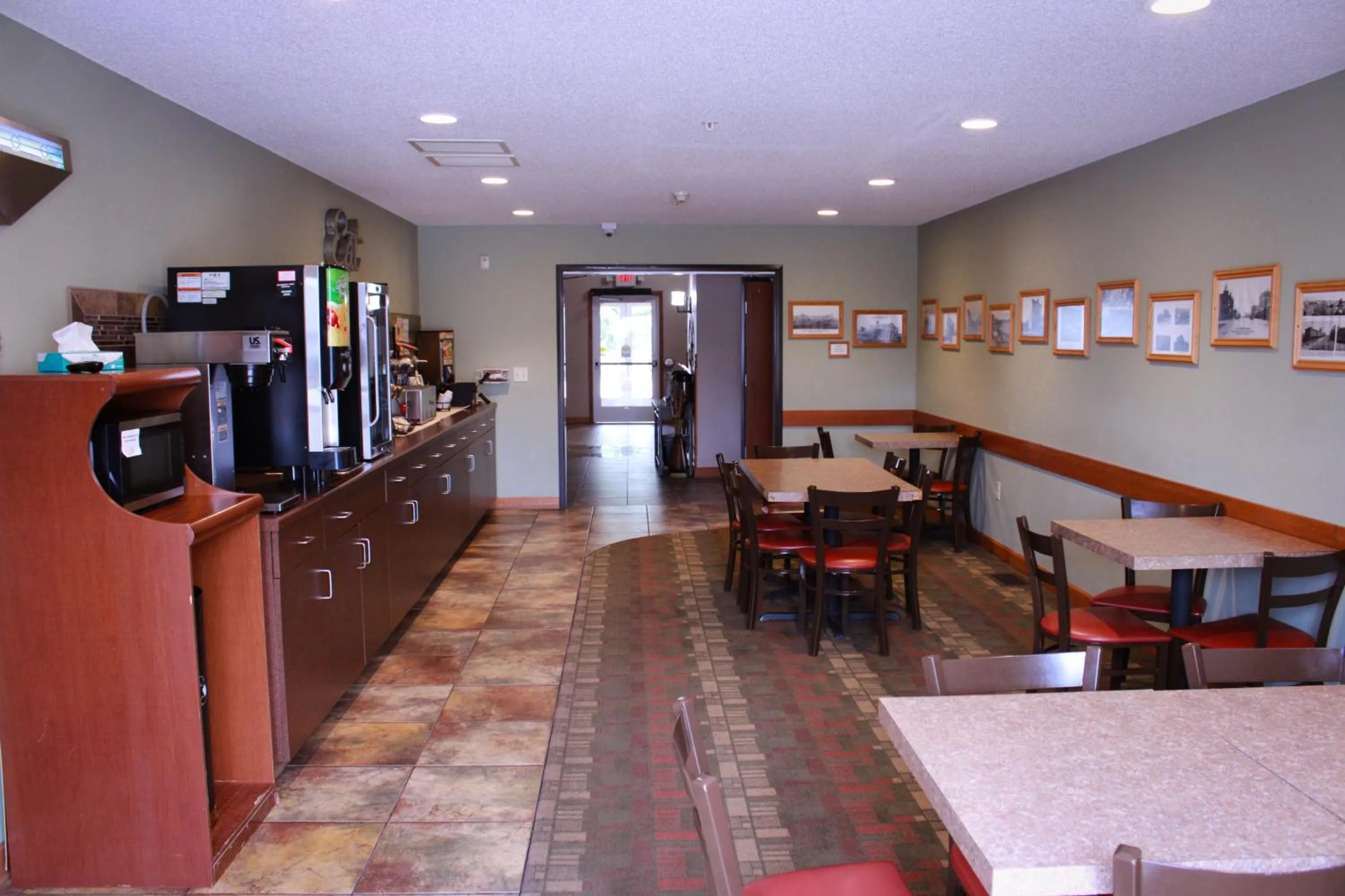 Breakfast in Canby Inn and Suites