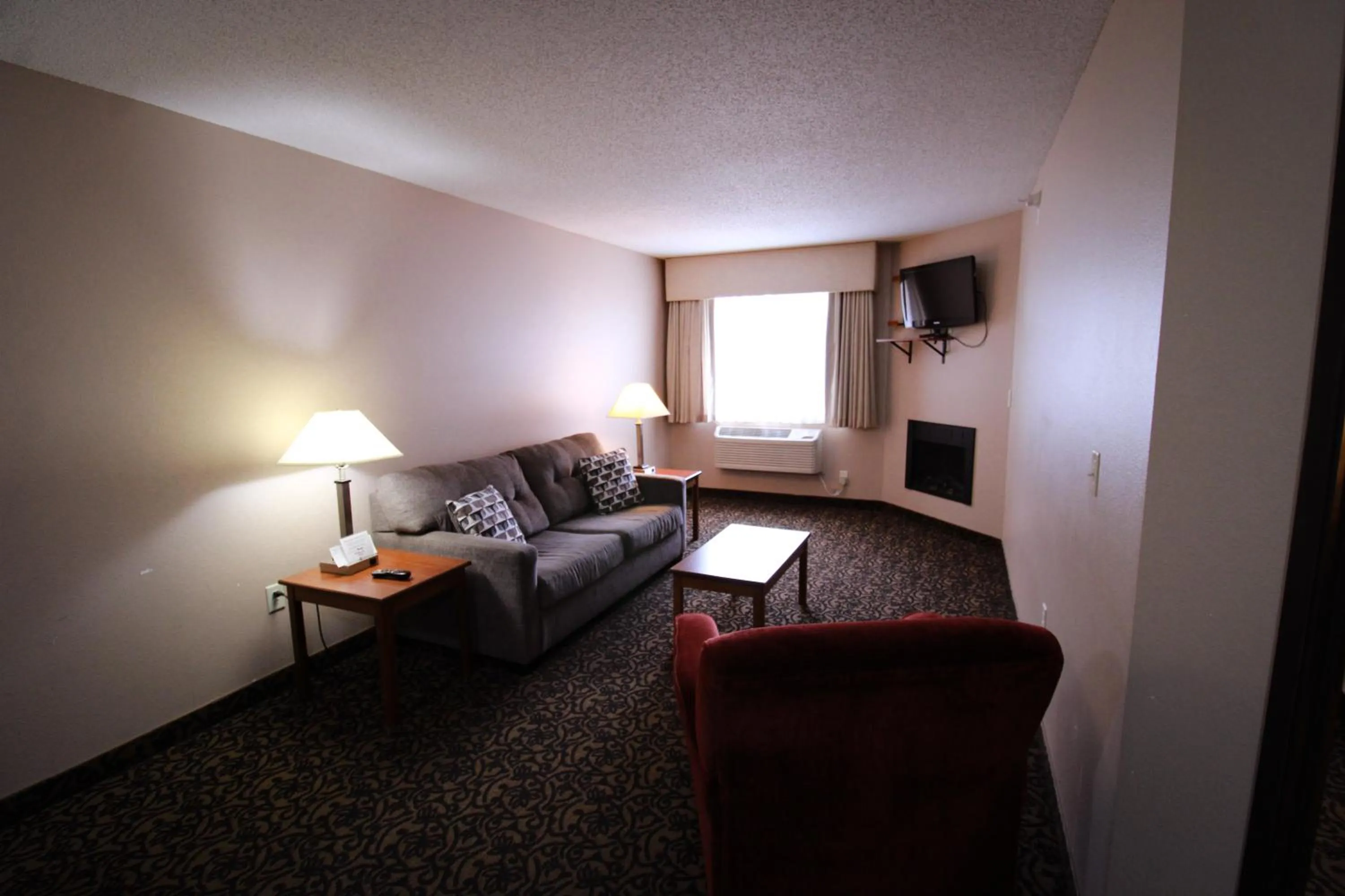 Living room in Canby Inn and Suites