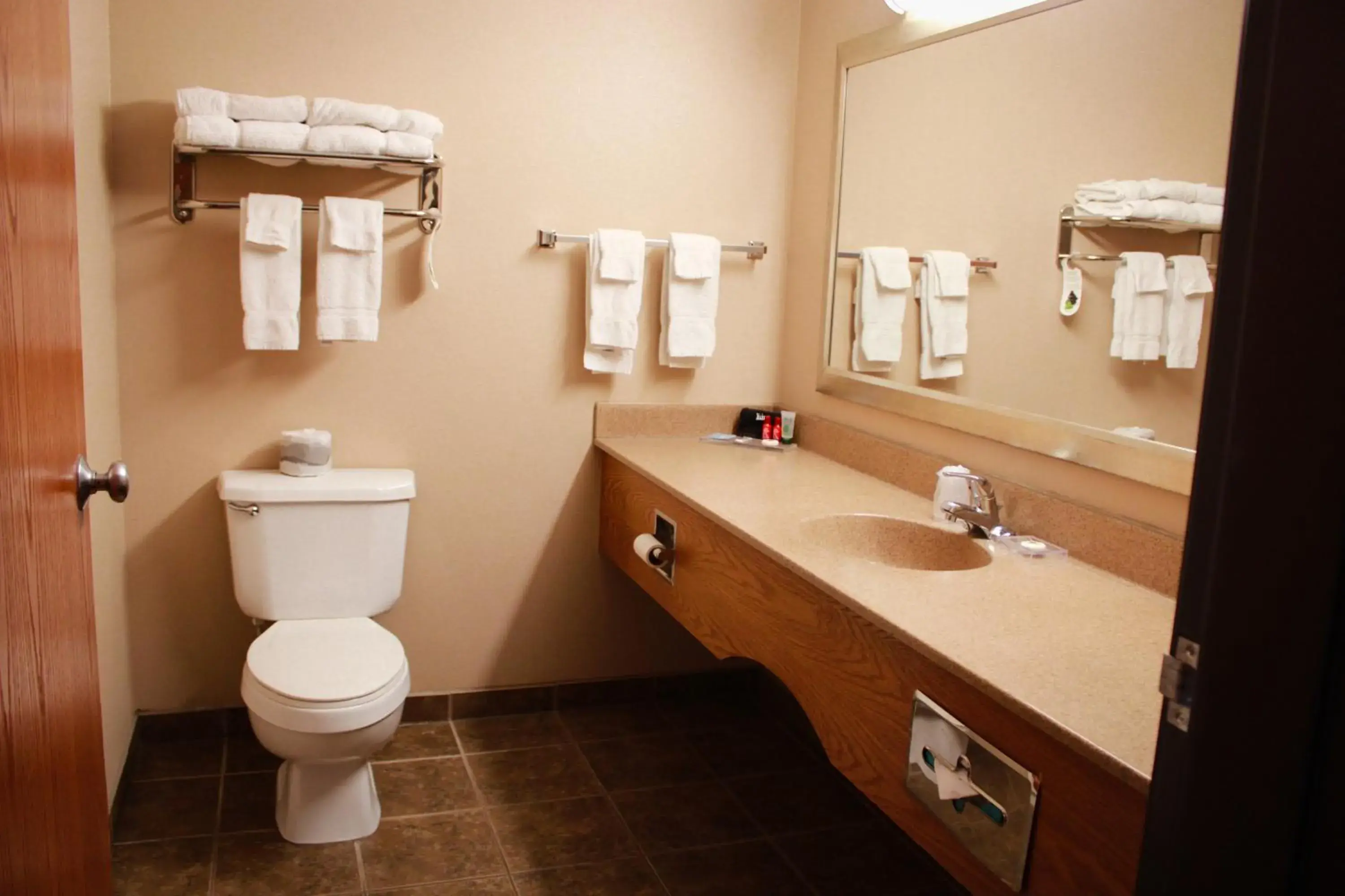 Deluxe Suite in Canby Inn and Suites Deluxe Suite in Canby Inn and Suites