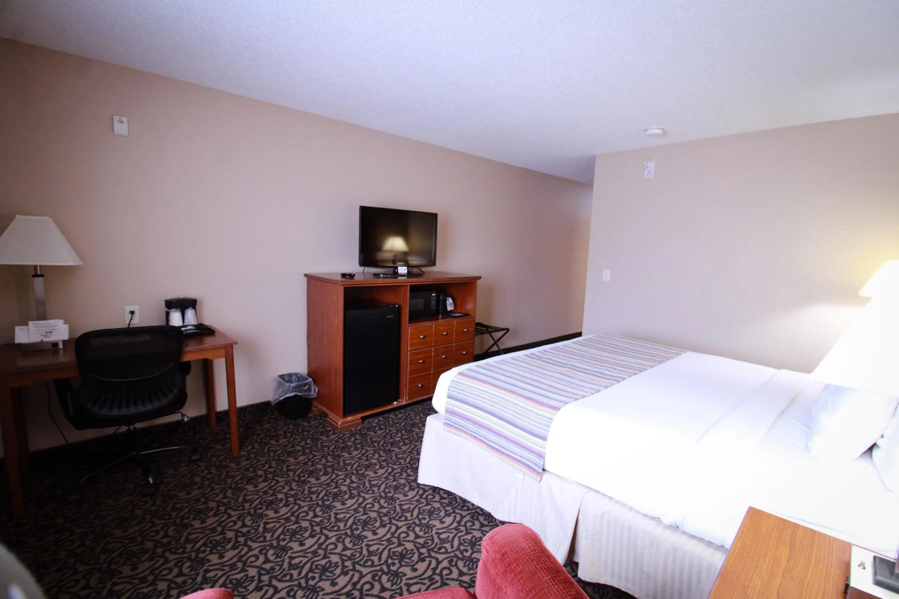 Bedroom, Bed in Canby Inn and Suites