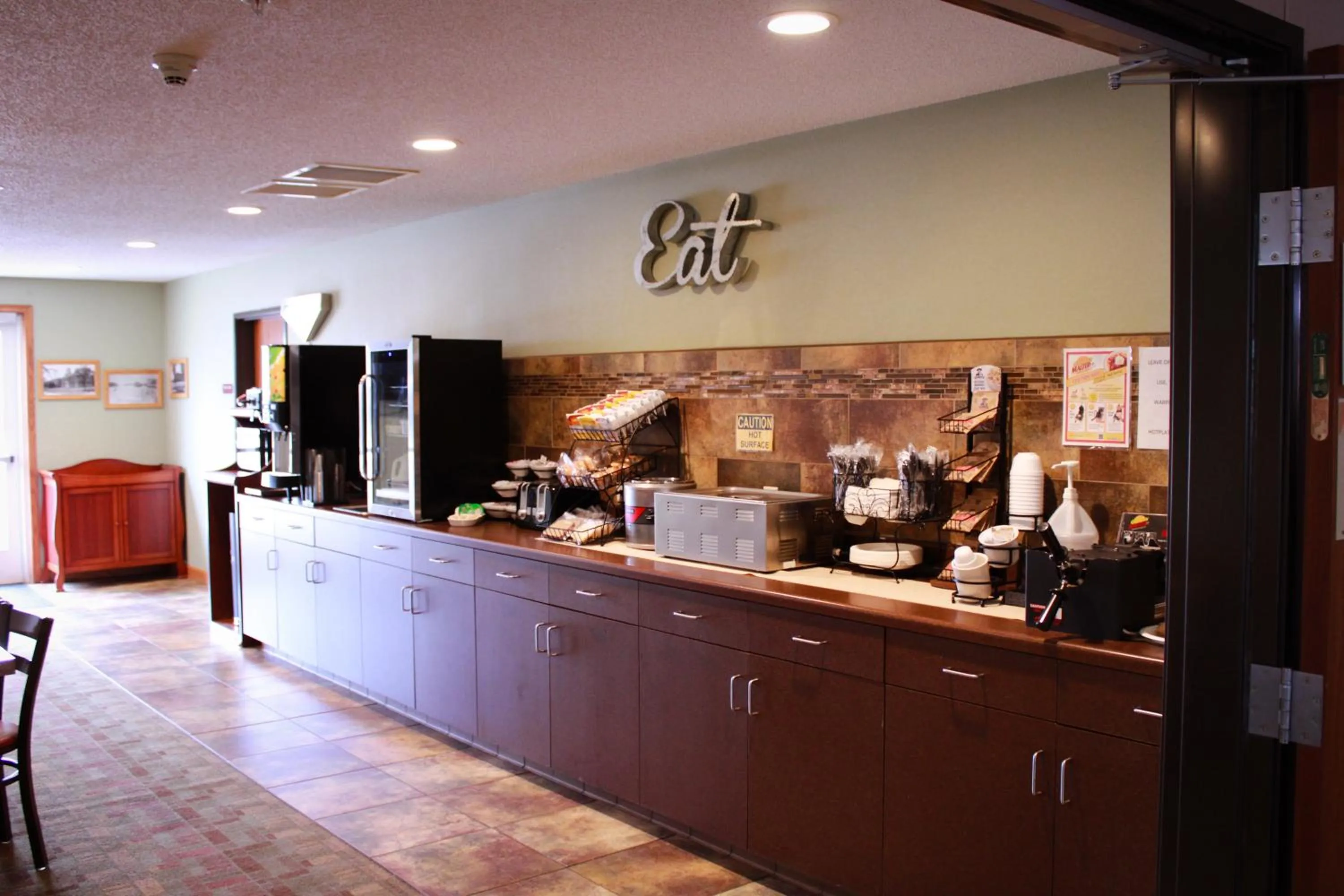 Breakfast in Canby Inn and Suites