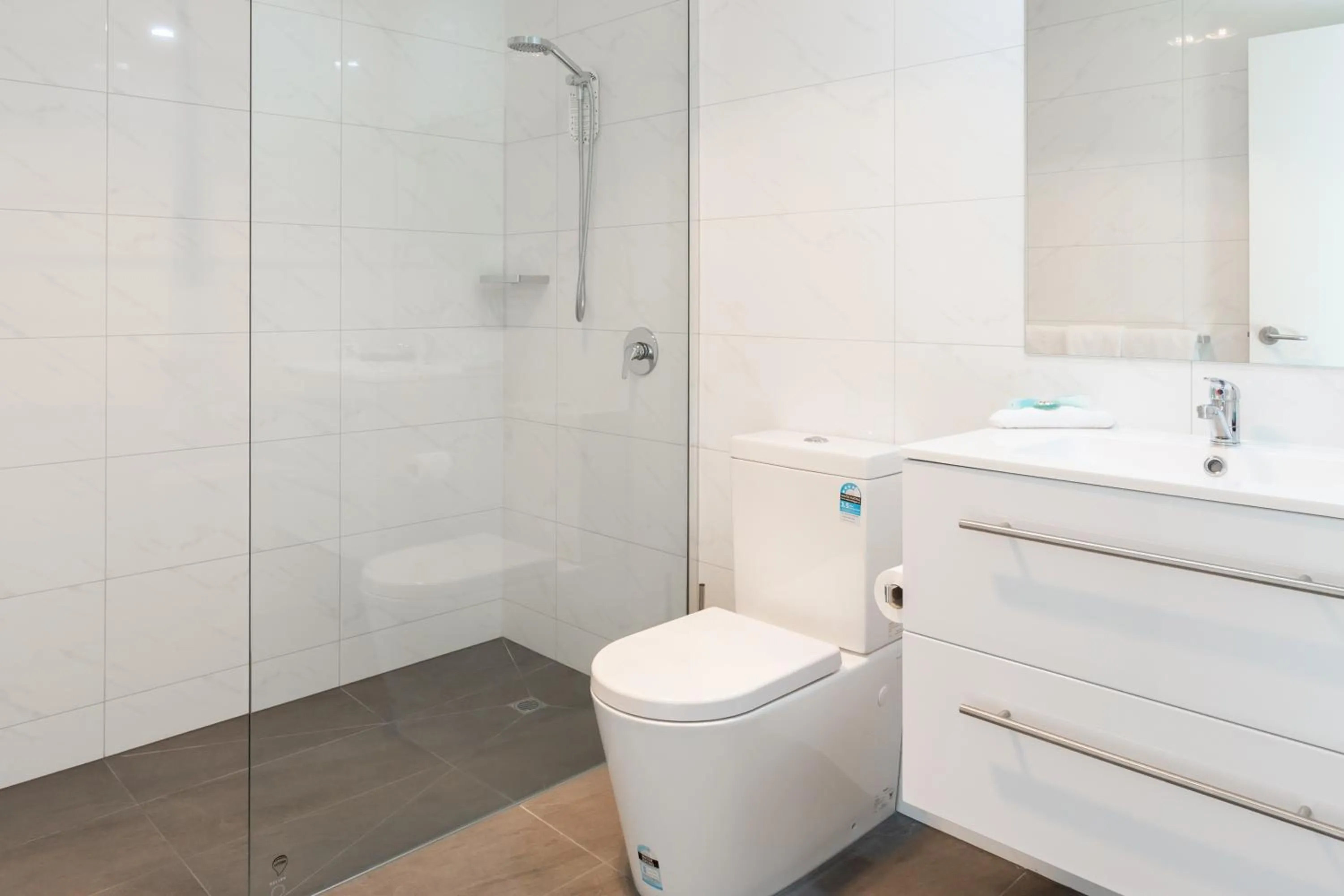 Toilet in Mayfair Plaza Motel and Apartments