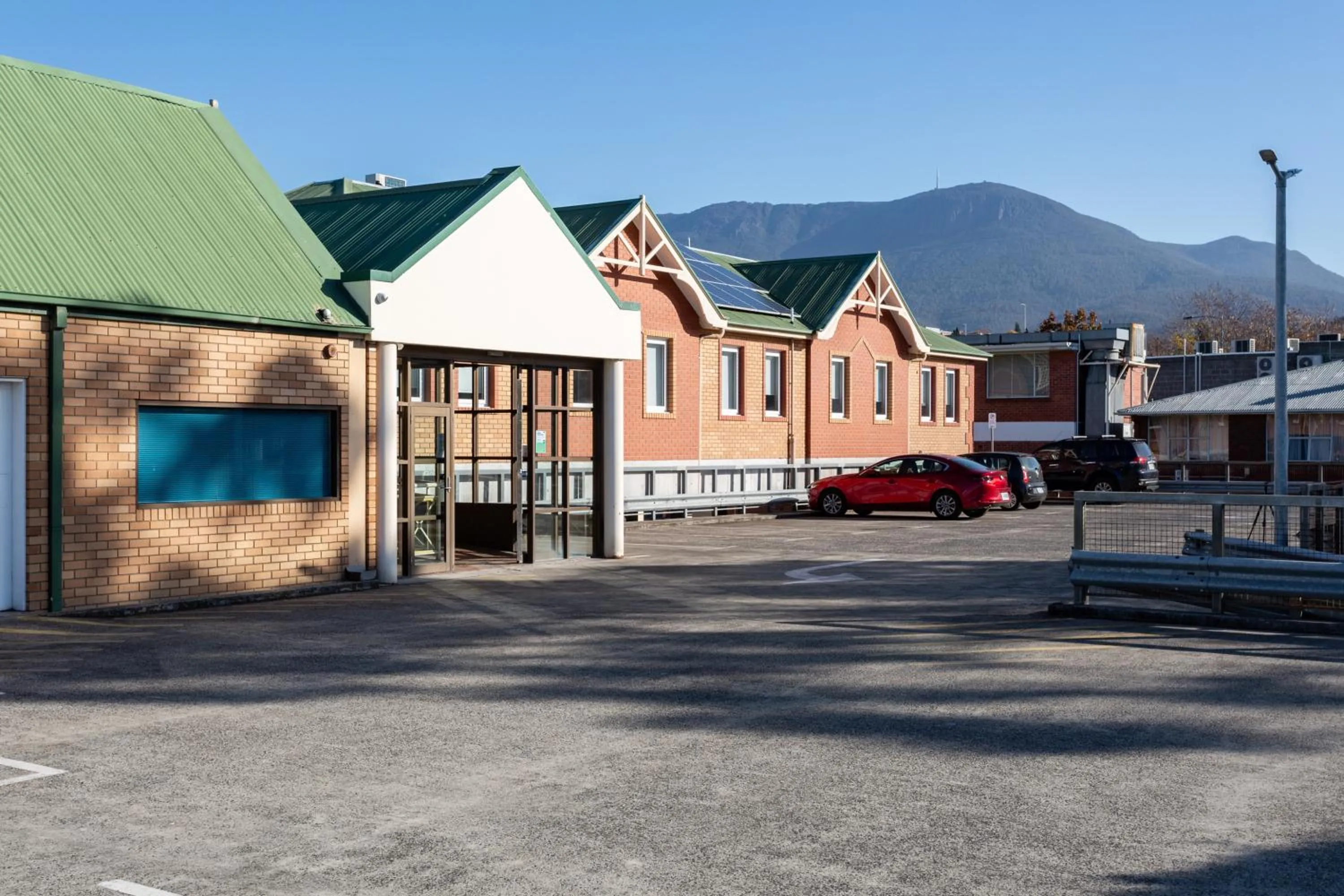 Area and facilities in Mayfair Plaza Motel and Apartments