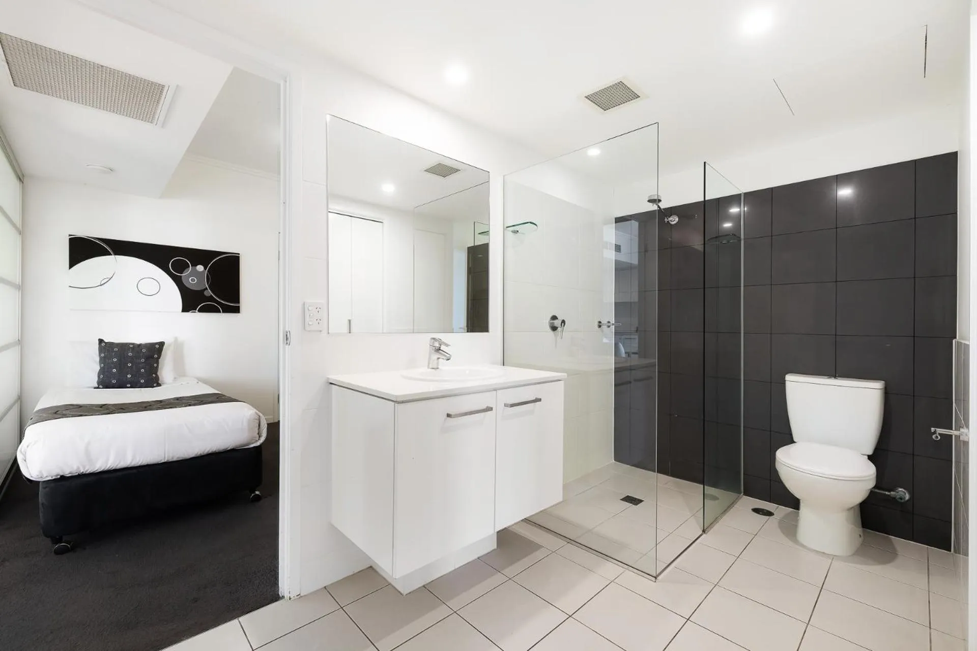 Shower in Ocean Pacific Resort - Official