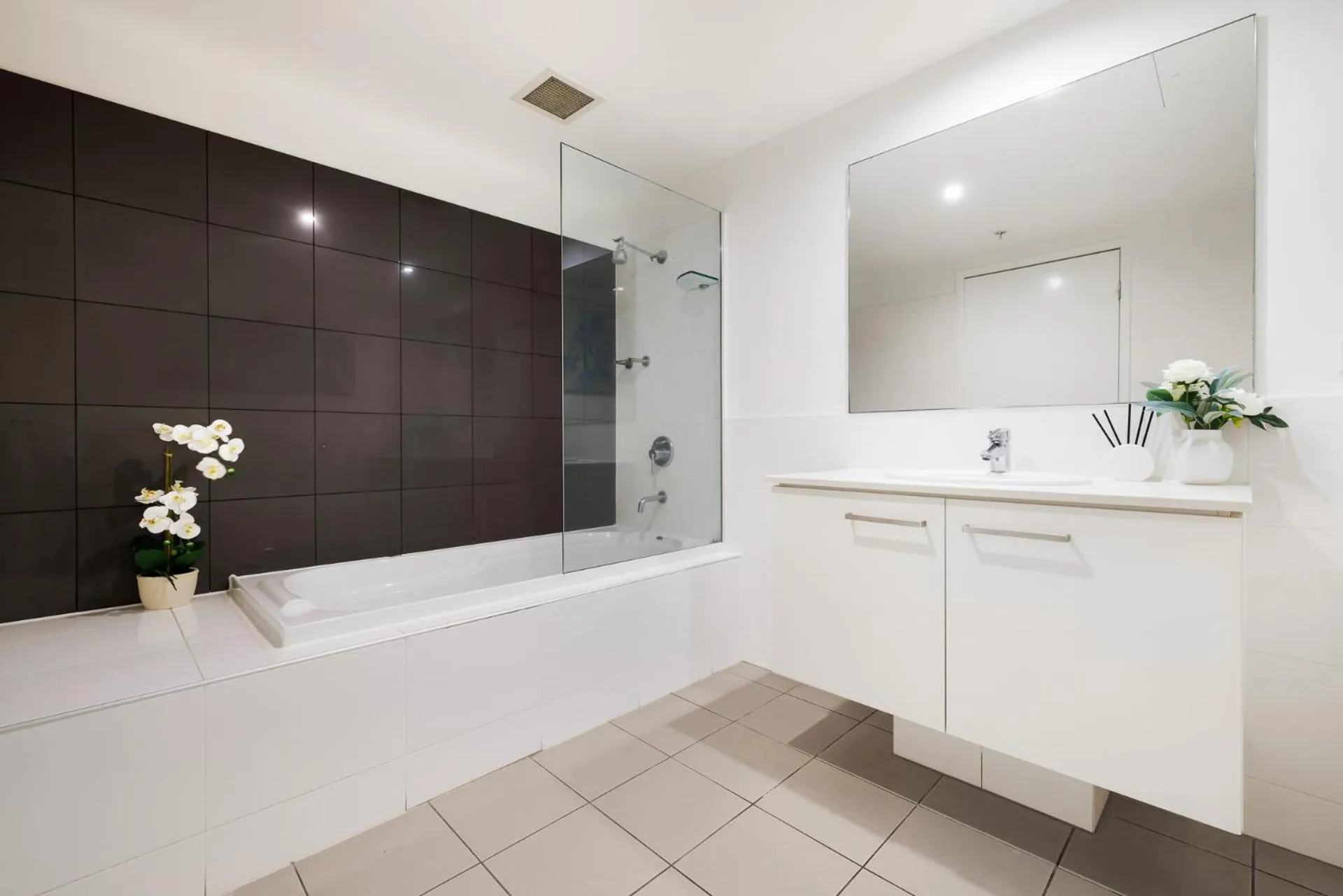 Ocean Pacific Resort - Official