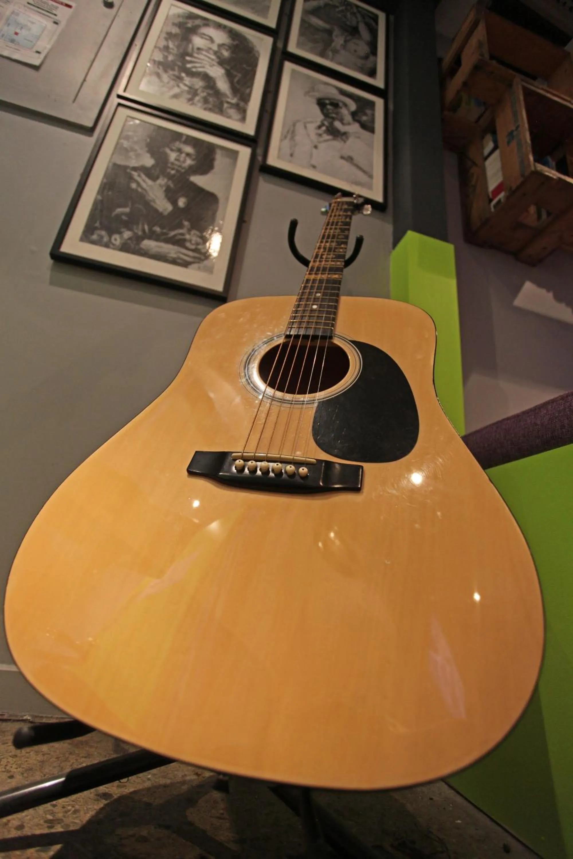 Communal lounge/ TV room in Absoloot Hostel Queenstown