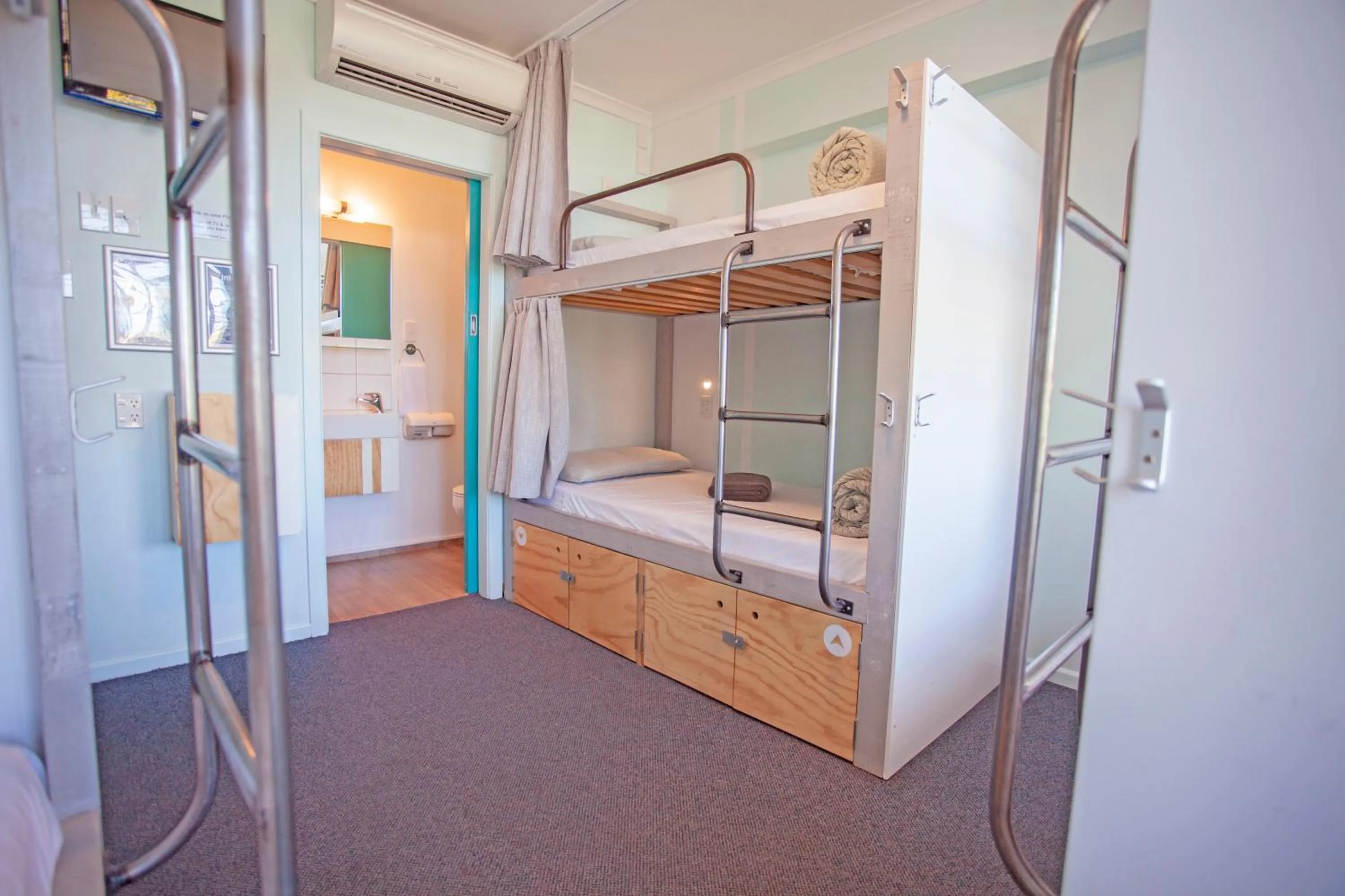 Shower, Bed in Absoloot Hostel Queenstown