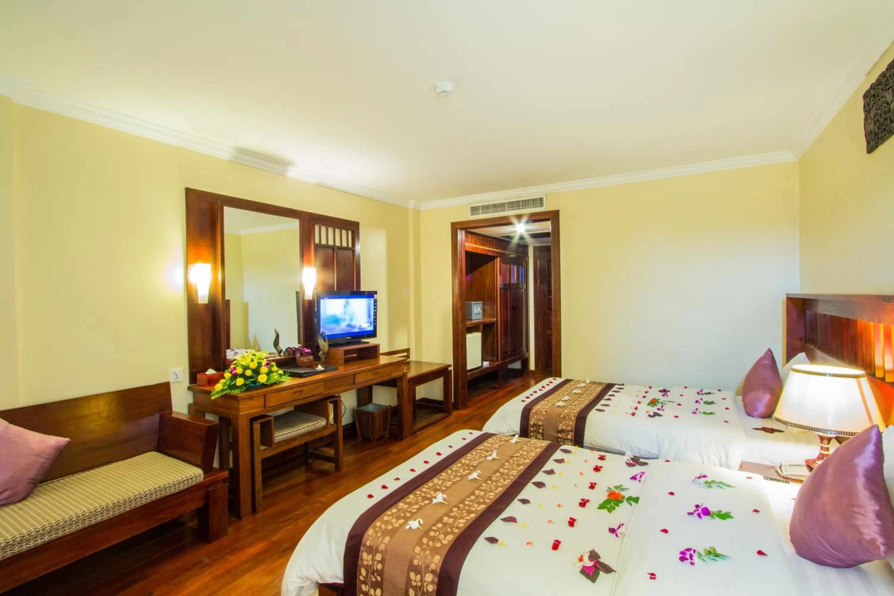 Photo of the whole room, Bed in Royal Empire Hotel