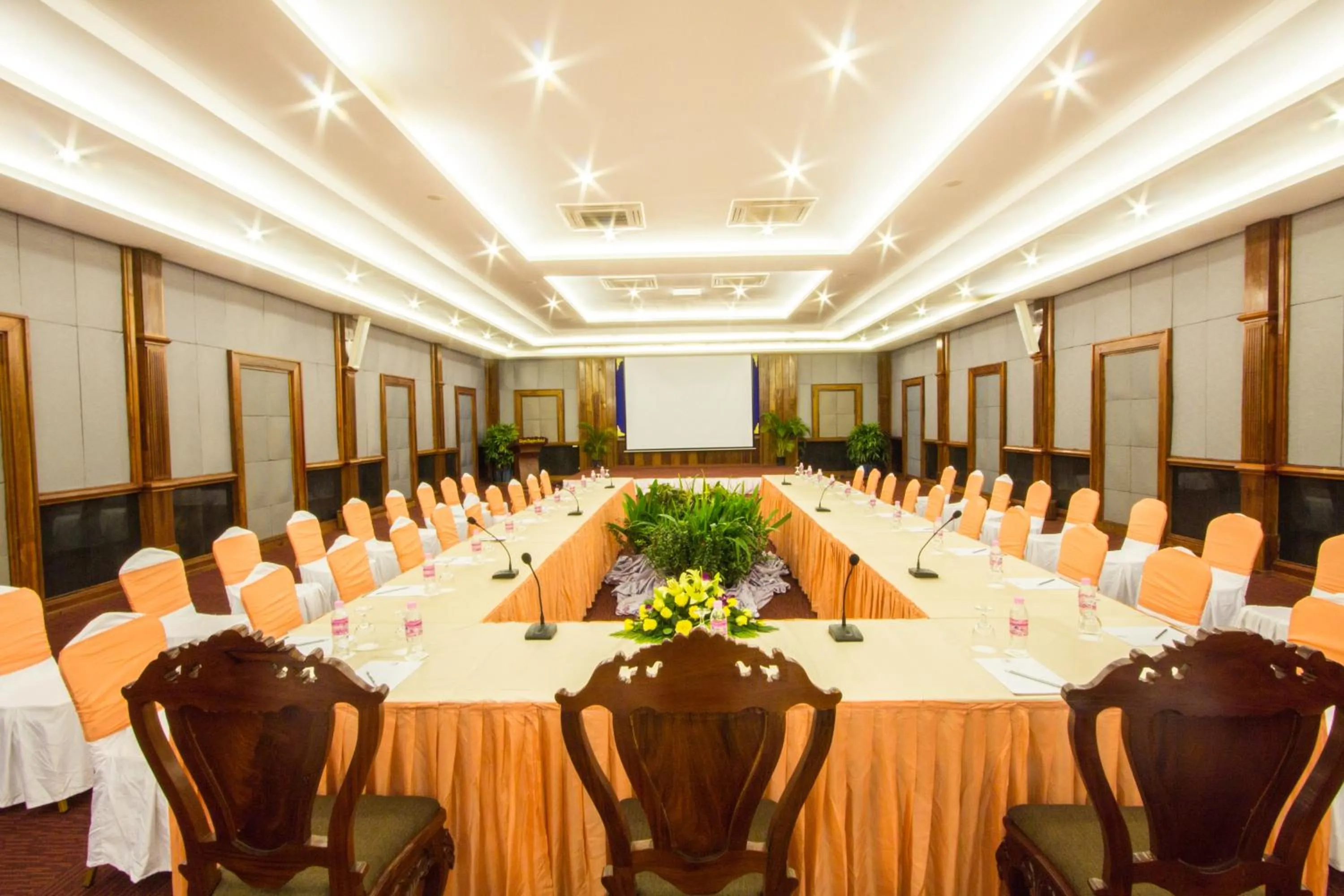 Business facilities in Royal Empire Hotel