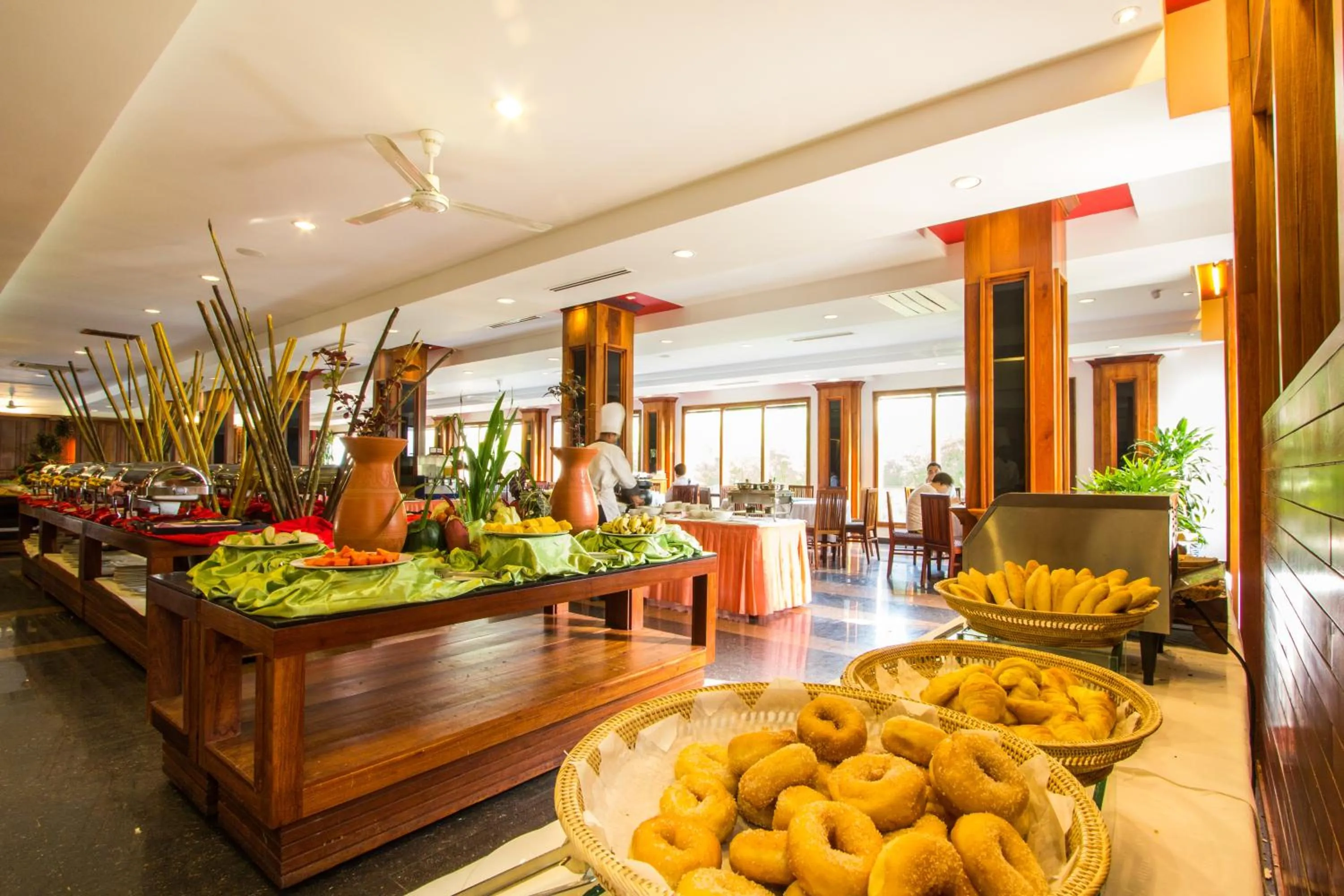 Restaurant/places to eat in Royal Empire Hotel